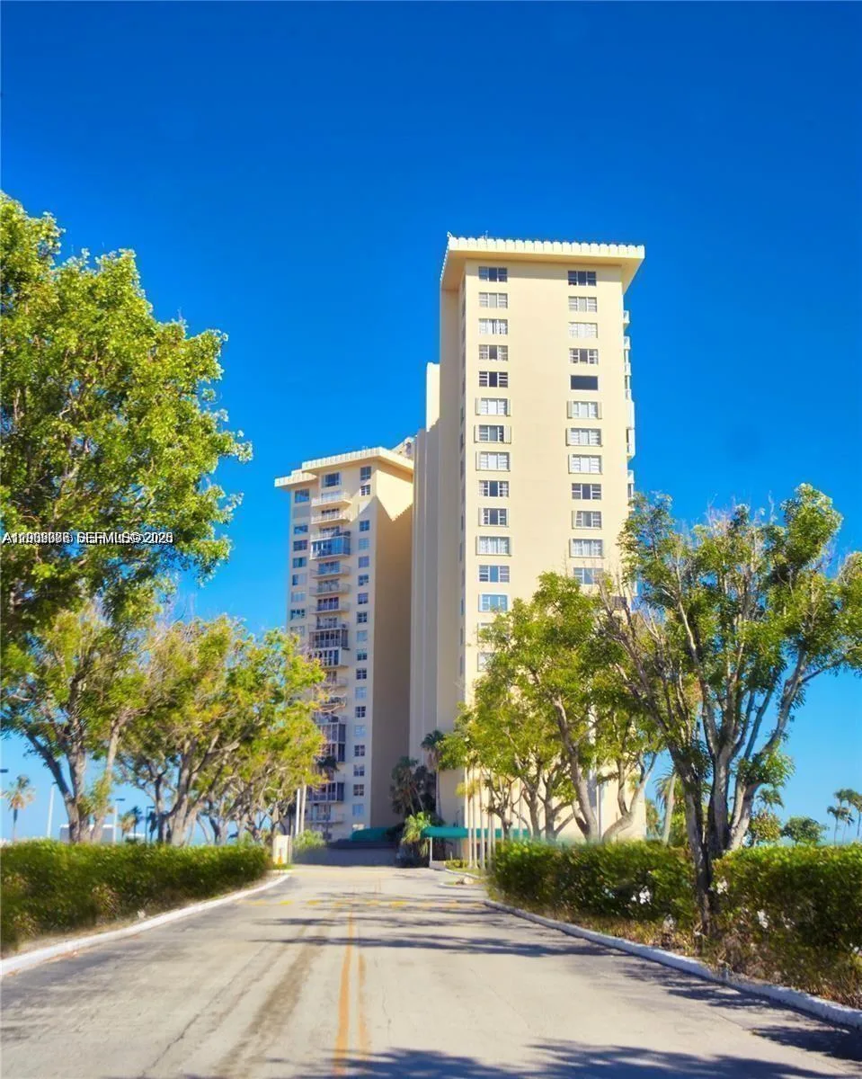 11111 Biscayne Blvd # 18E, Miami, FL 33181