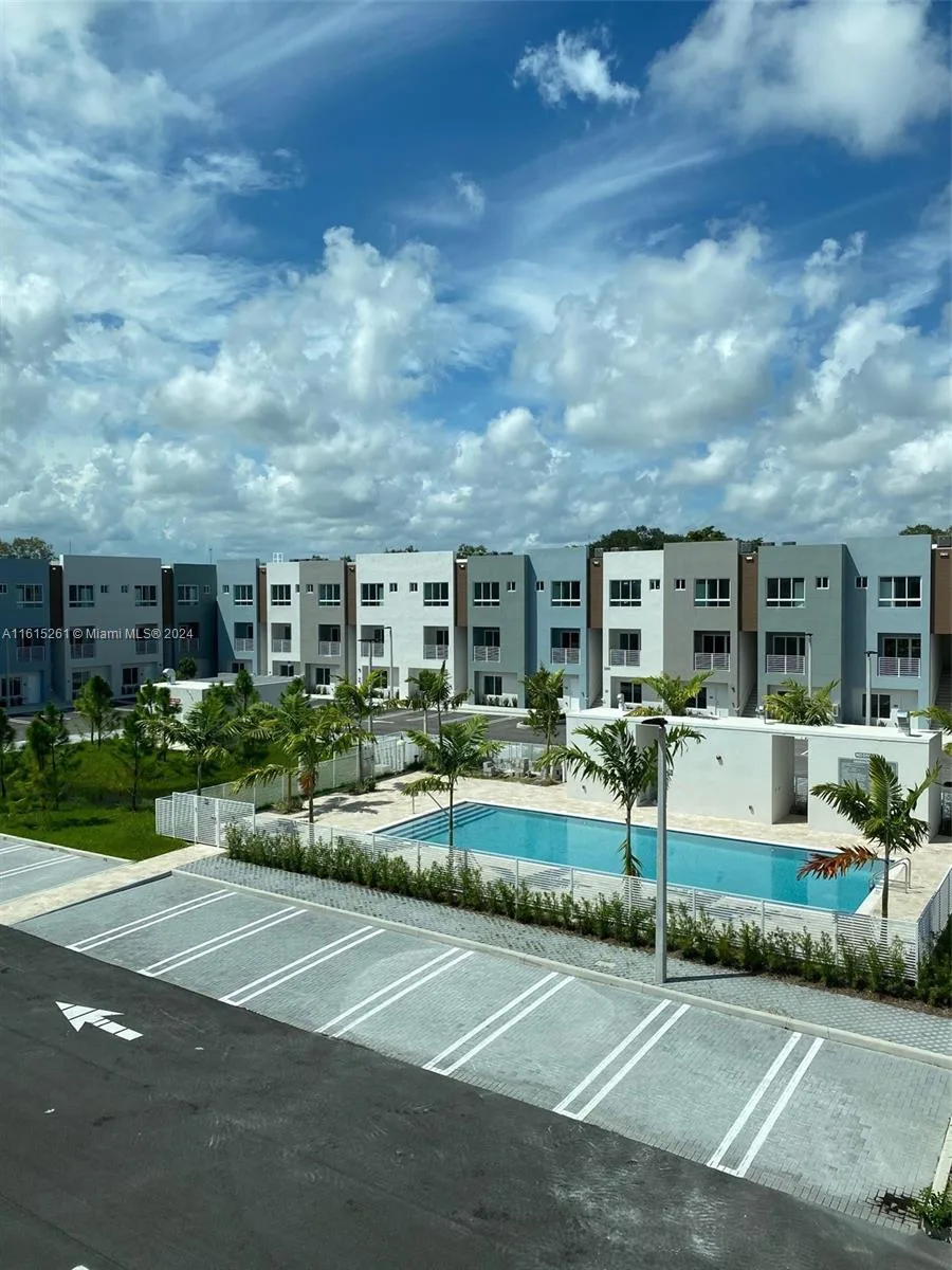 2505 NE 193rd St # 4207, Miami, FL 33180 photo 2
