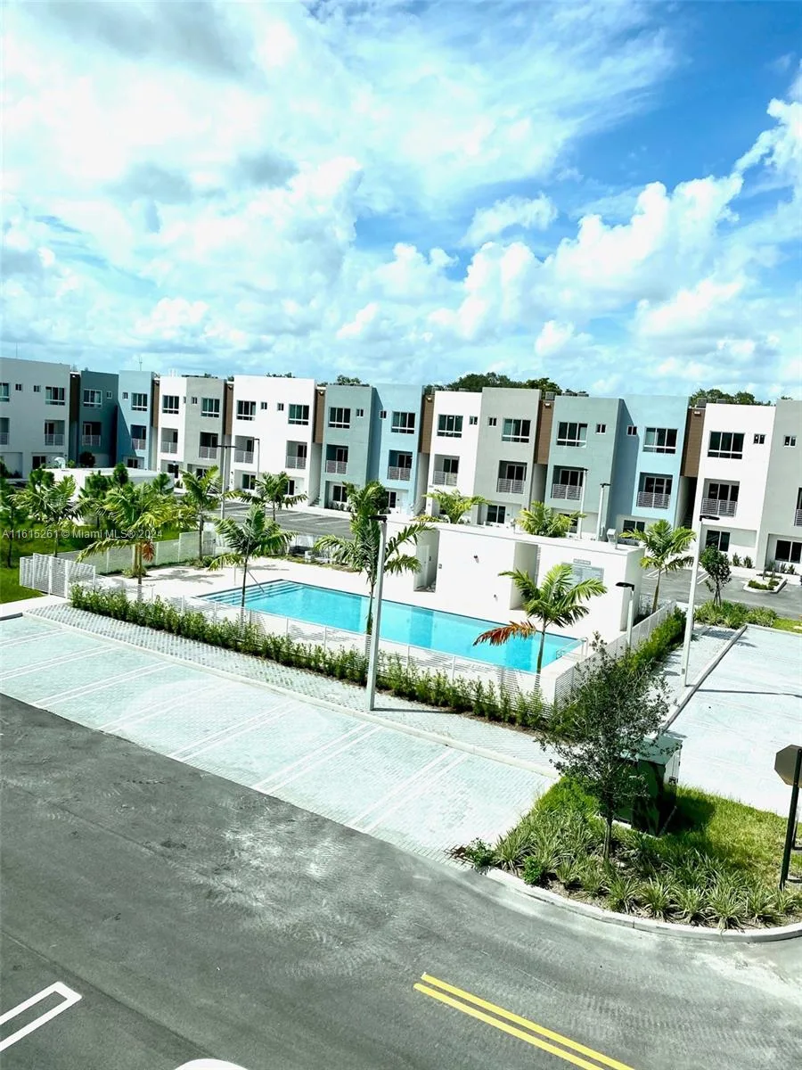 2505 NE 193rd St # 4207, Miami, FL 33180 photo 3