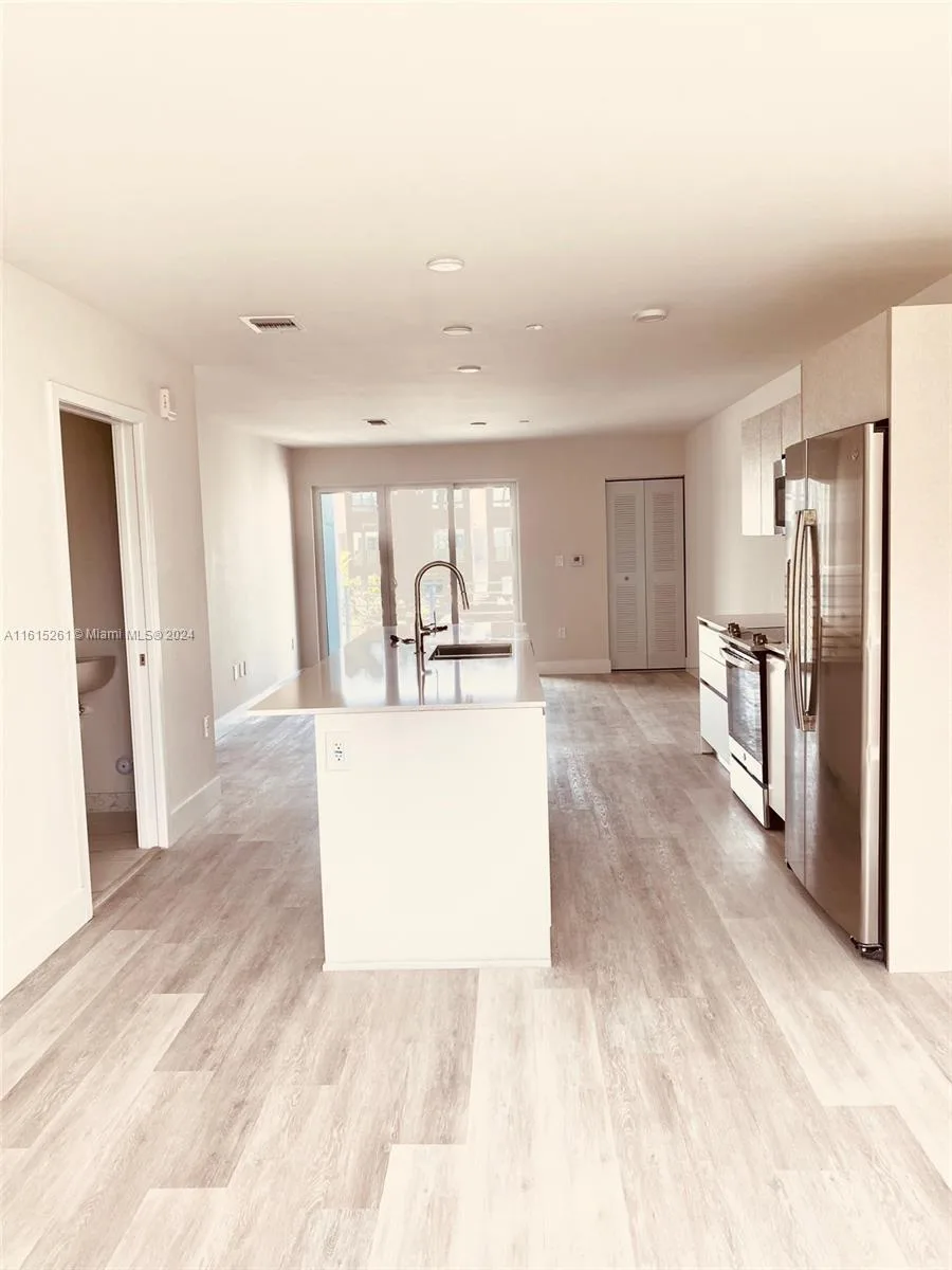 2505 NE 193rd St # 4207, Miami, FL 33180 photo 8