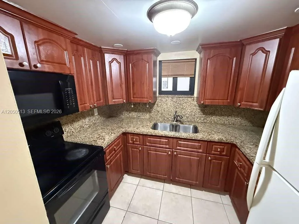 5 Olive Dr # 12, Hialeah, FL 33010