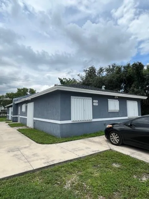 2249 NW 66th St # 2249, Miami, FL 33147 — zdjęcie 3