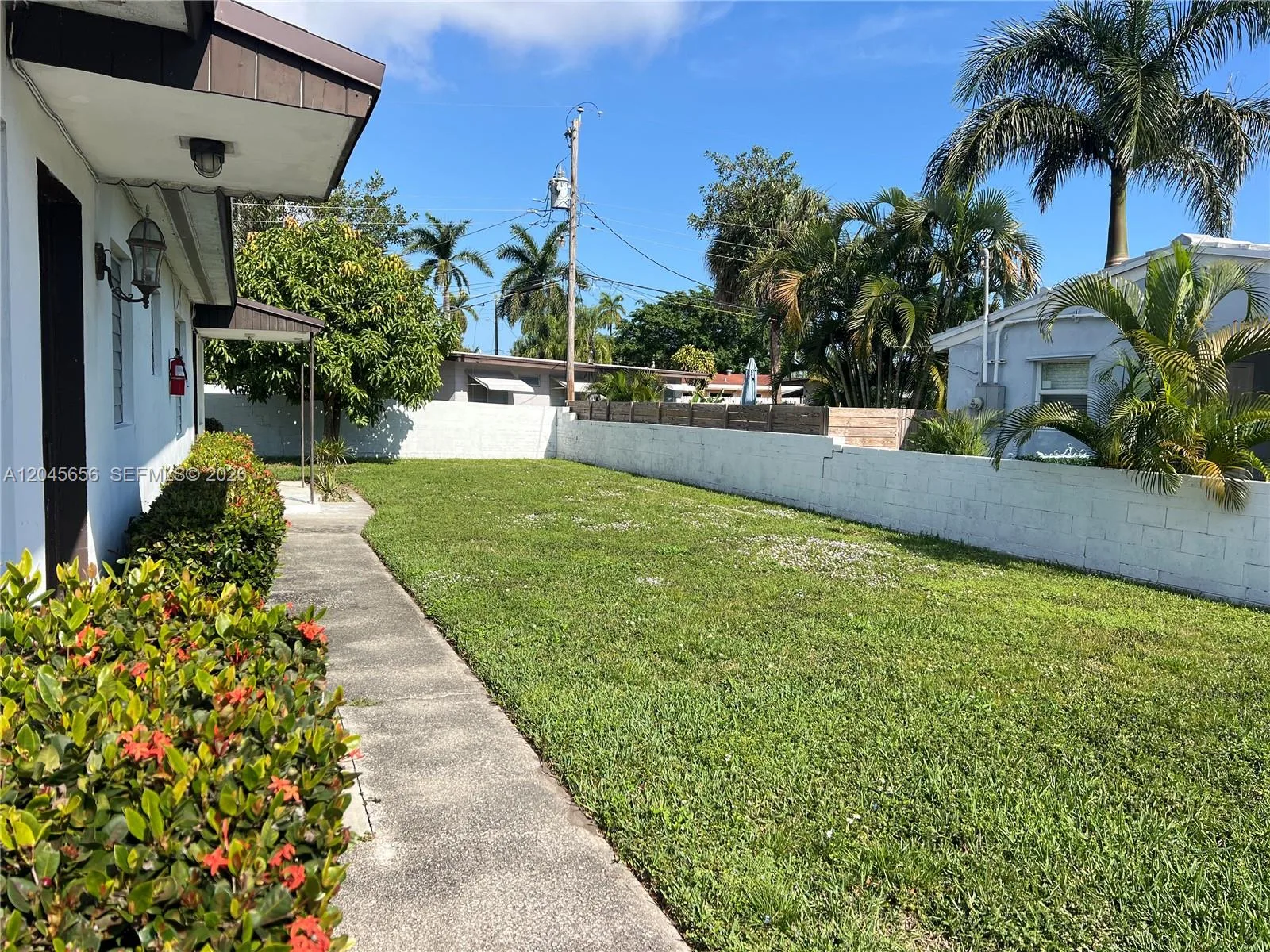809 NE 2nd St unit 1-2, Hallandale Beach, FL 33009 photo 2
