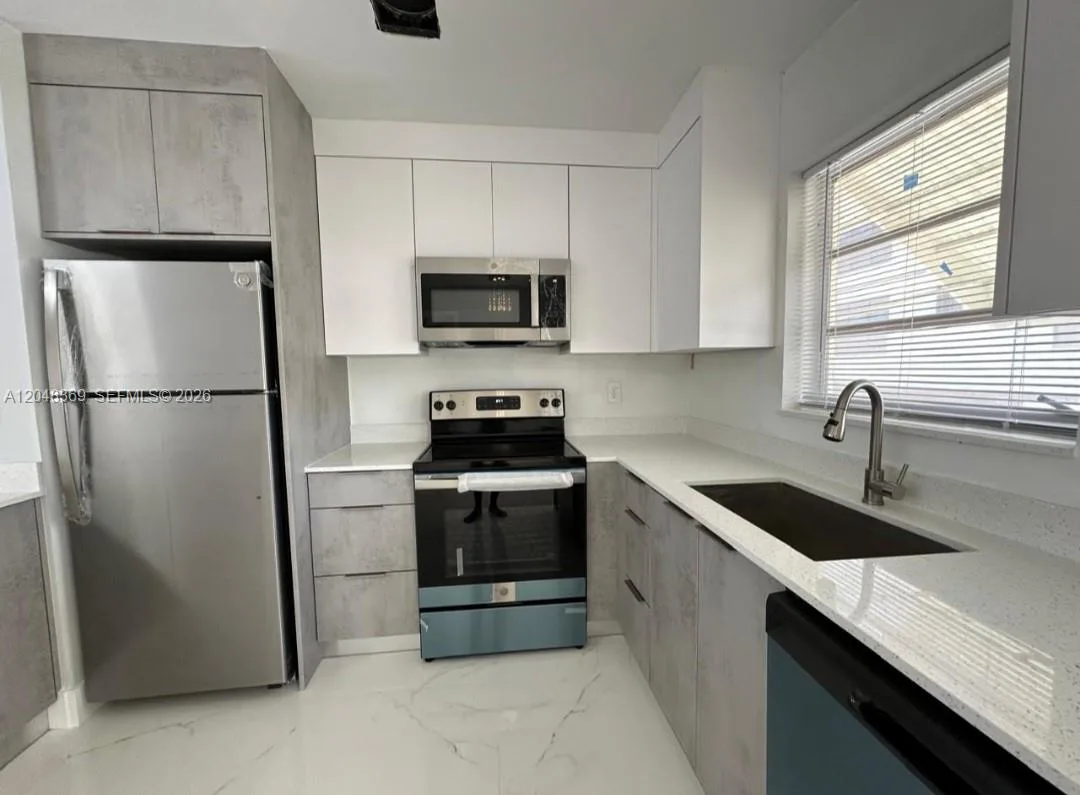 1722 Mayo St # 207, Hollywood, FL 33020 photo 2