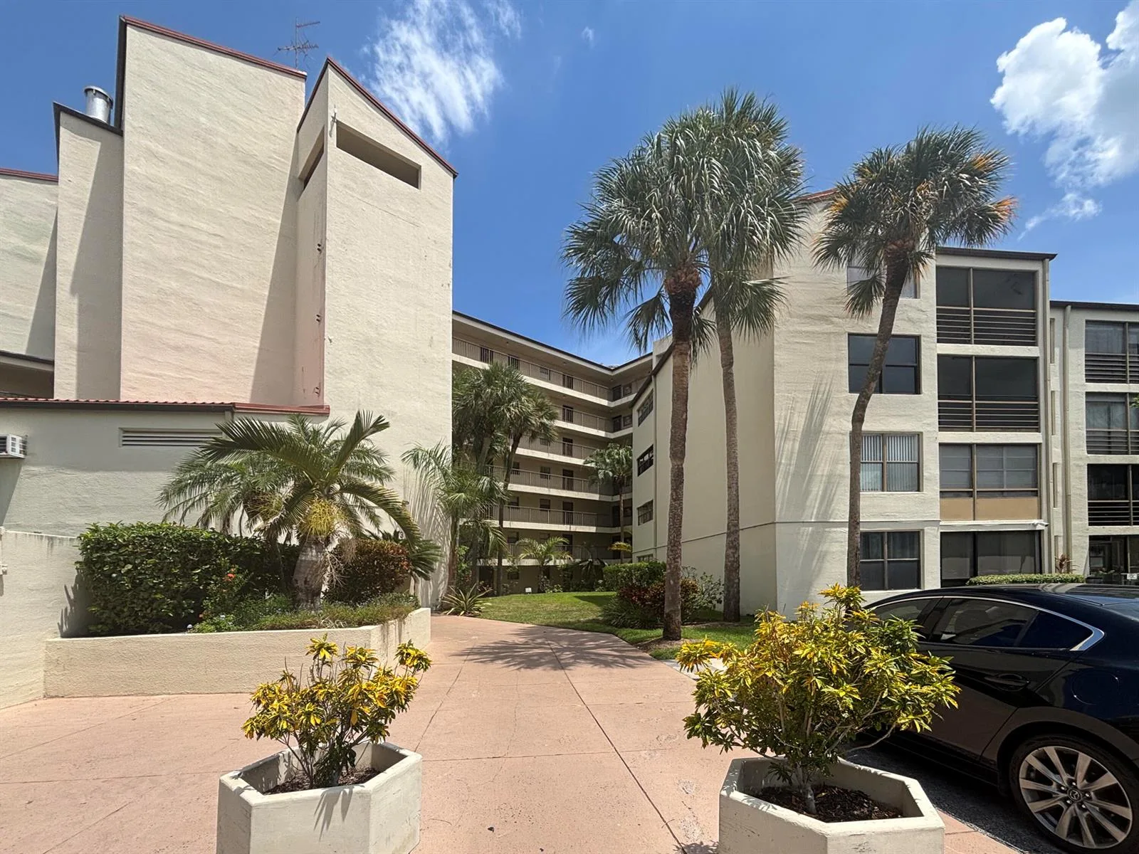 2306 S Cypress Bend Drive # 420, Pompano Beach, FL 33069