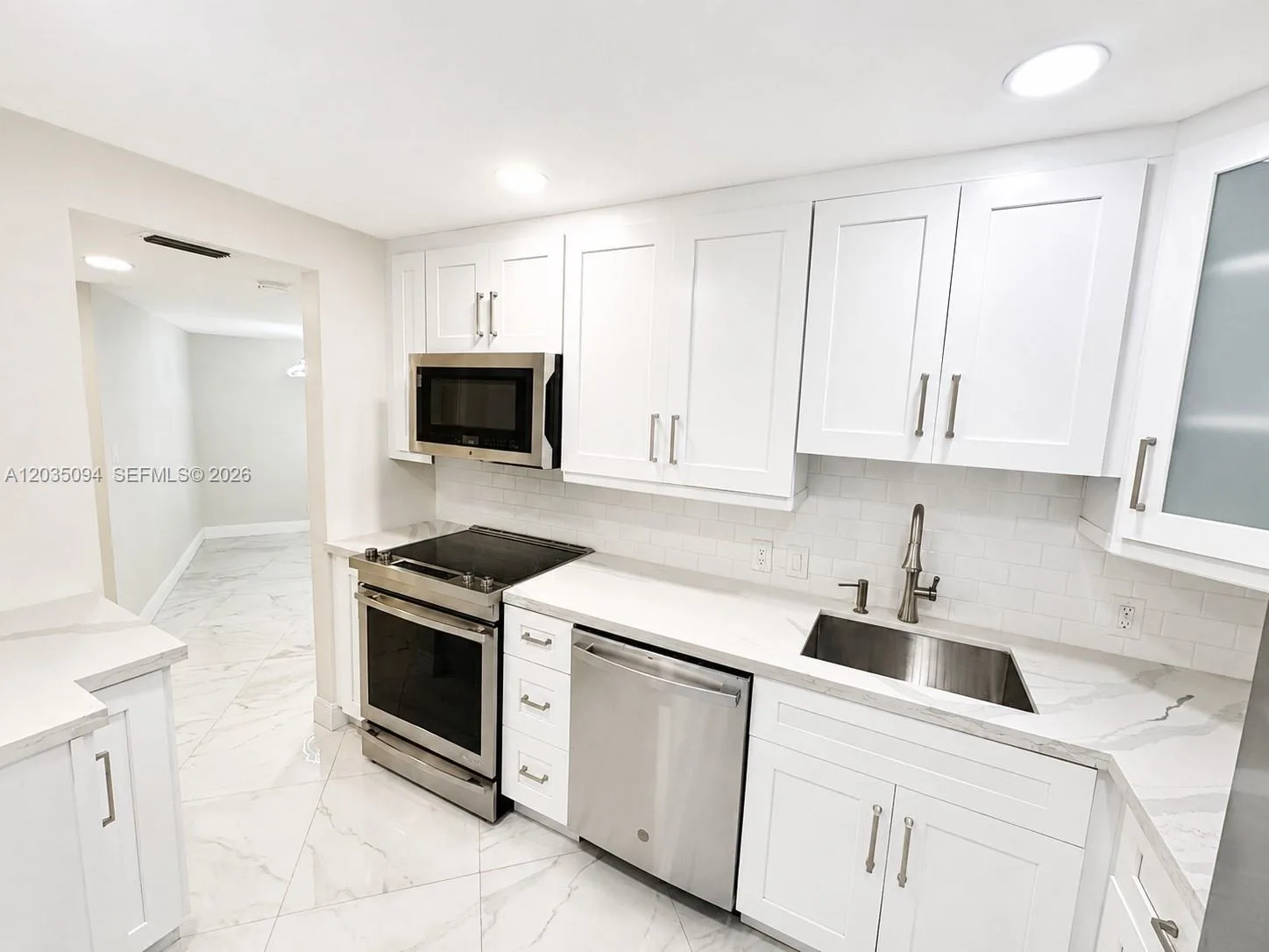 3301 N Country Club Dr # 305, Aventura, FL 33180