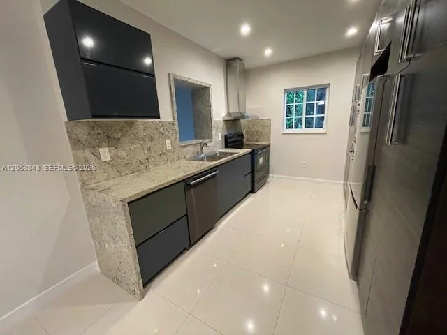 7820 Carlyle Ave, Miami Beach, FL 33141 photo 5