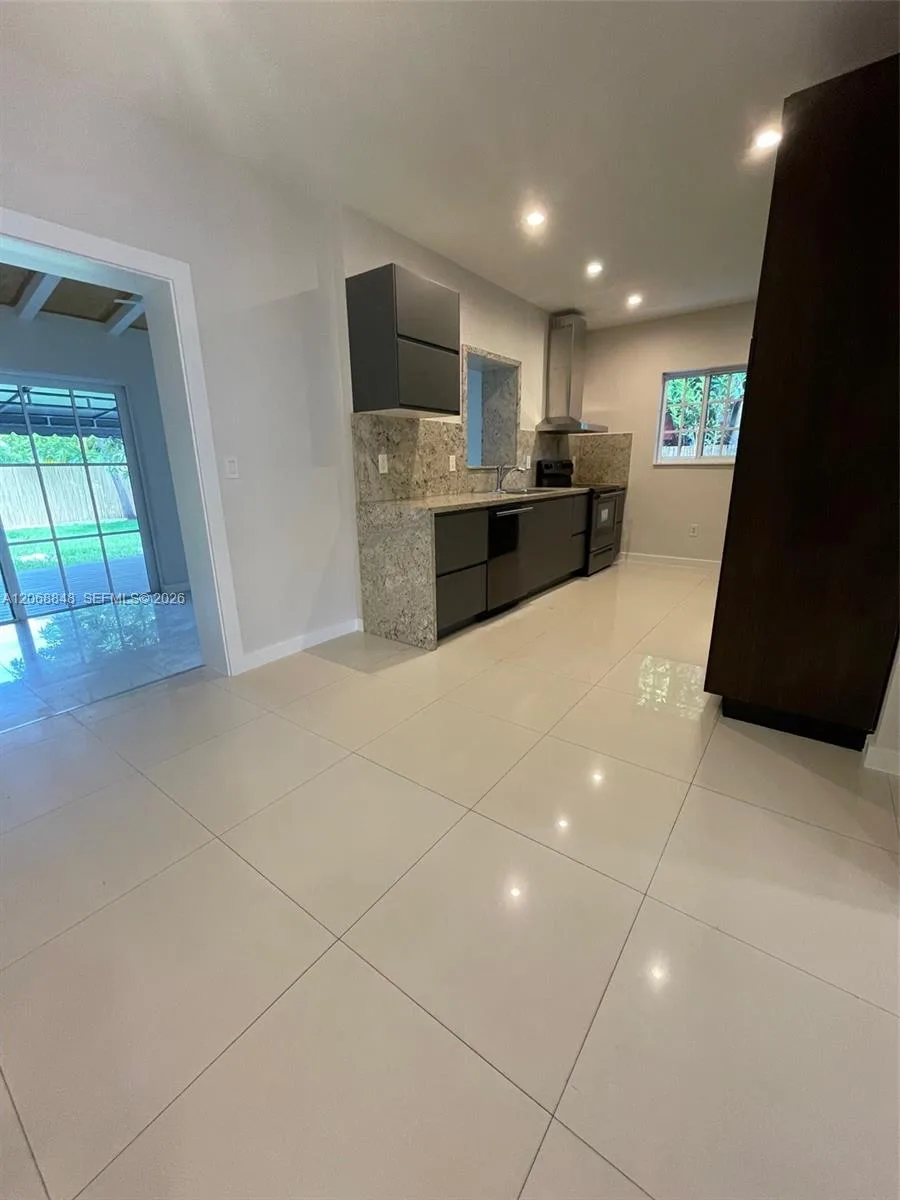 7820 Carlyle Ave, Miami Beach, FL 33141 photo 7