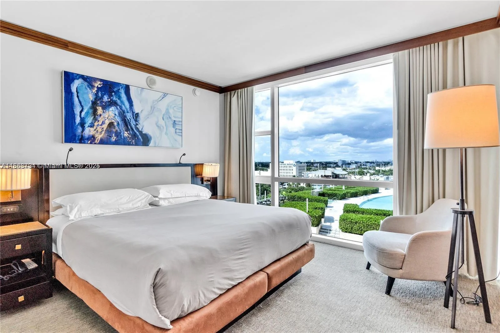6801 Collins Ave # 818, Miami Beach, FL 33141 photo 2