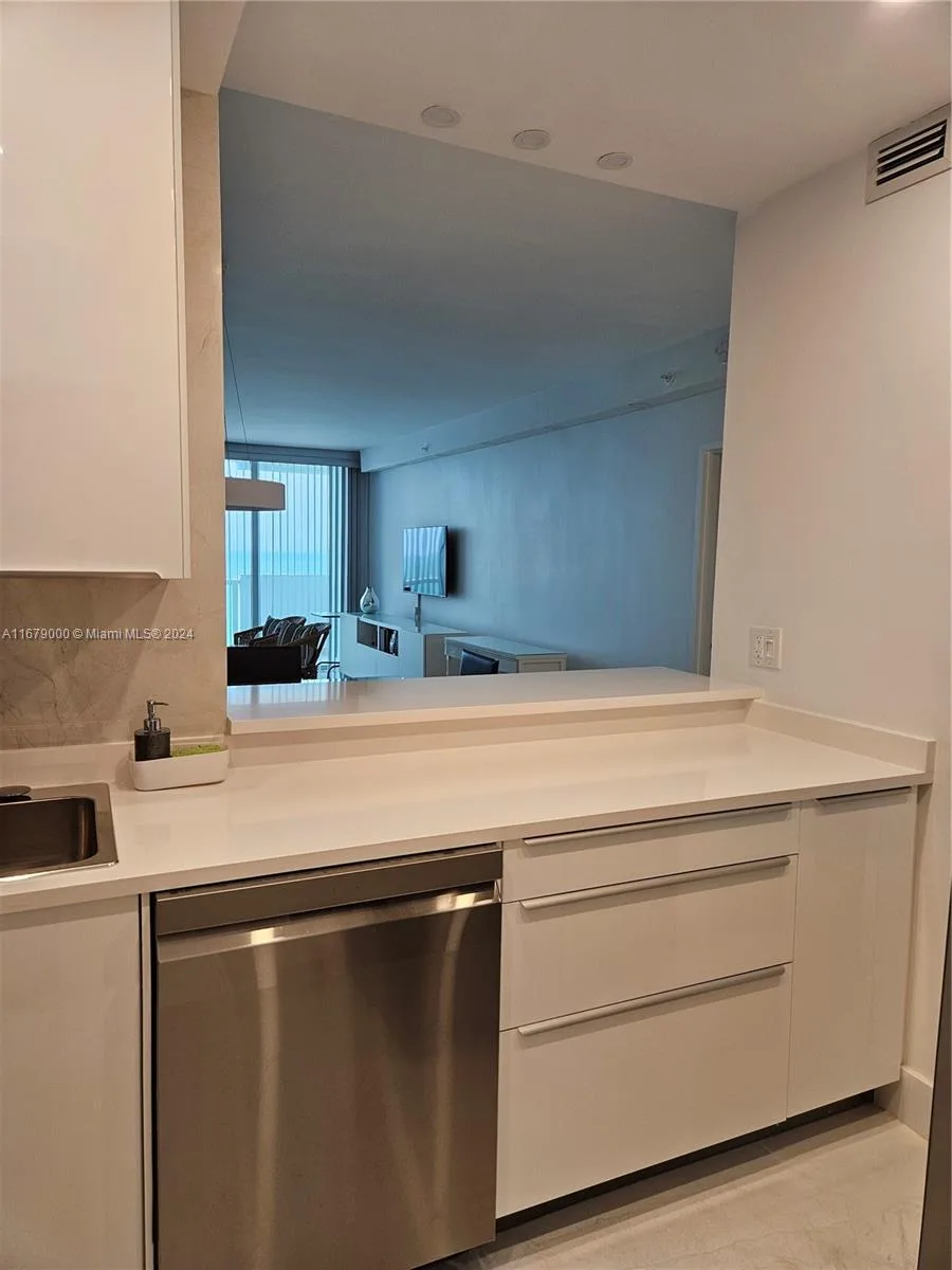 5601 Collins Ave # 1605, Miami Beach, FL 33140 photo 6