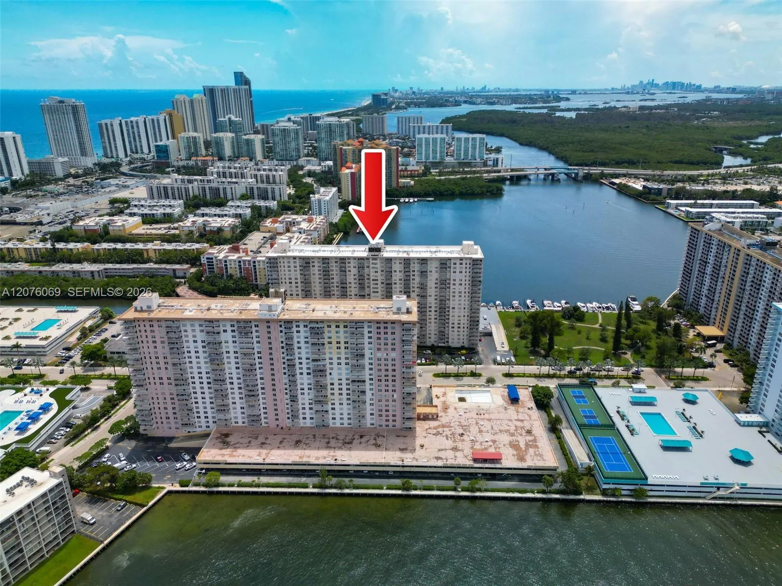 250 174th St # 2304, Sunny Isles Beach, FL 33160 photo 4