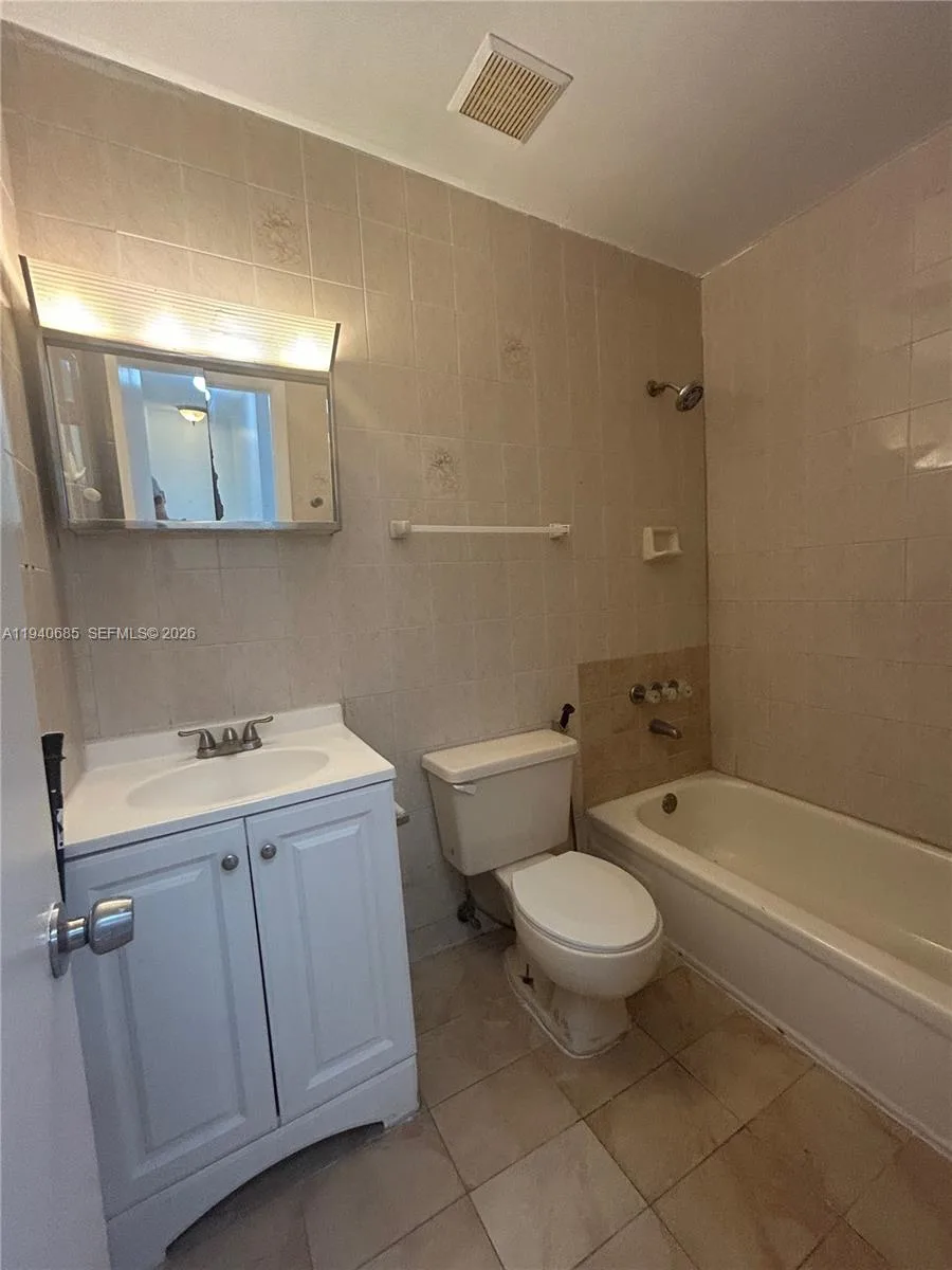 5851 W 20th Ave # 409, Hialeah, FL 33012 photo 9