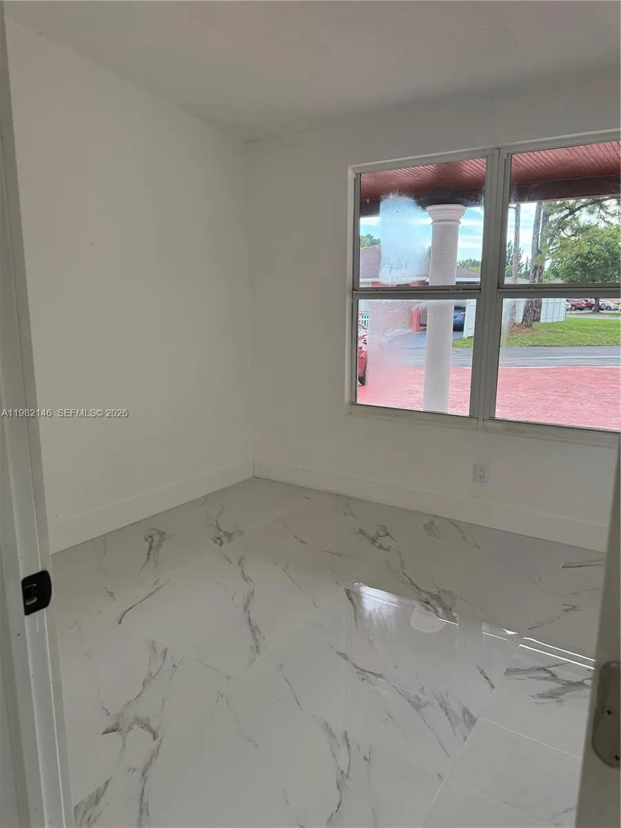 20819 NW 41st Ave Rd, Miami Gardens, FL 33055 photo 11