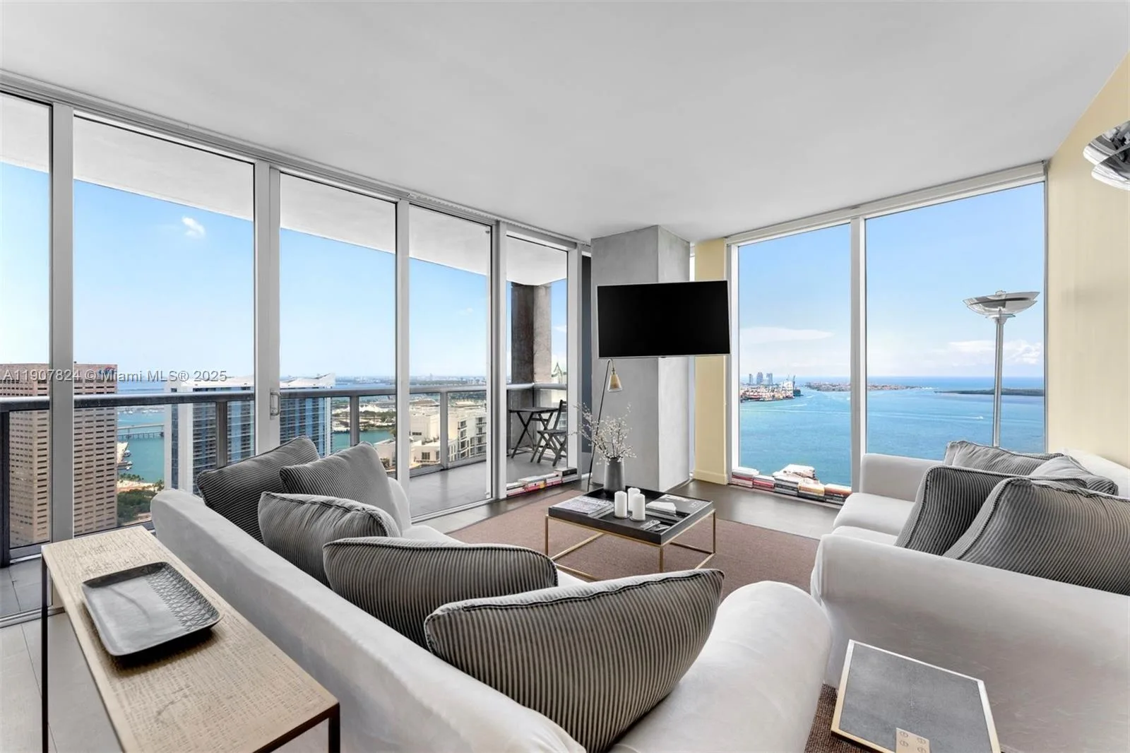 495 Brickell Ave # 4502, Miami, FL 33131 photo 2