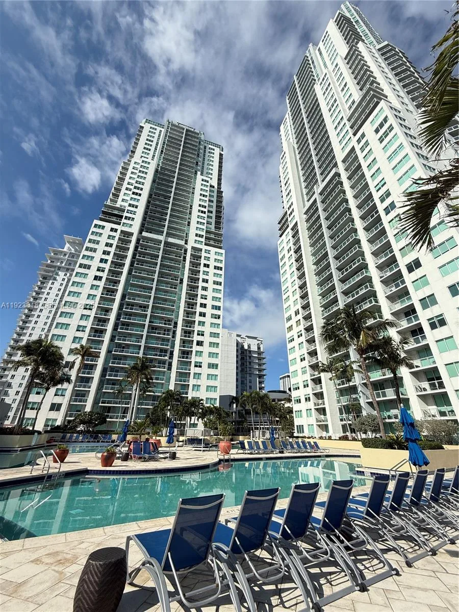 253 NE 2nd St # 908, Miami, FL 33132 photo 2