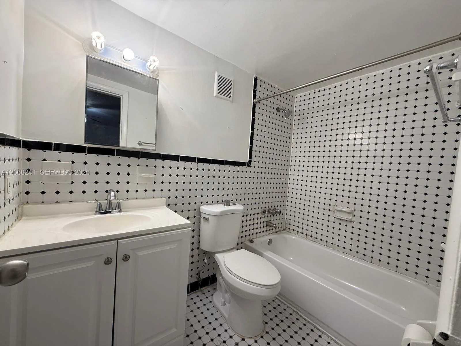 1735 NE 164th St # E104, North Miami Beach, FL 33162 photo 8