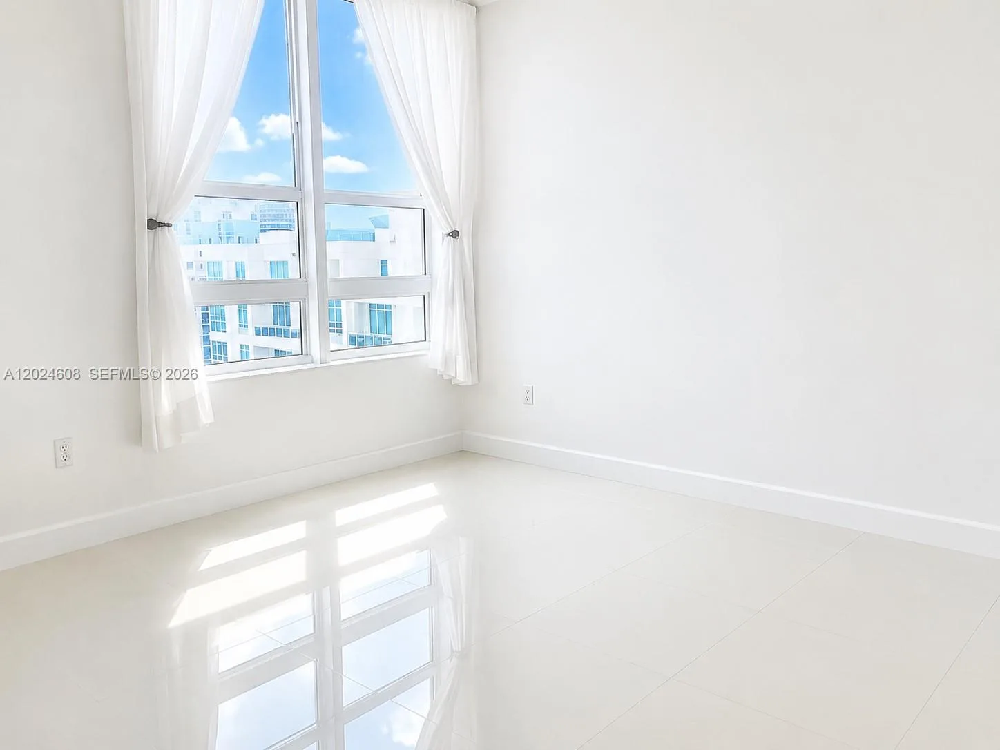 950 BRICKELL BAY DR # 4509, Miami, FL 33131 photo 3