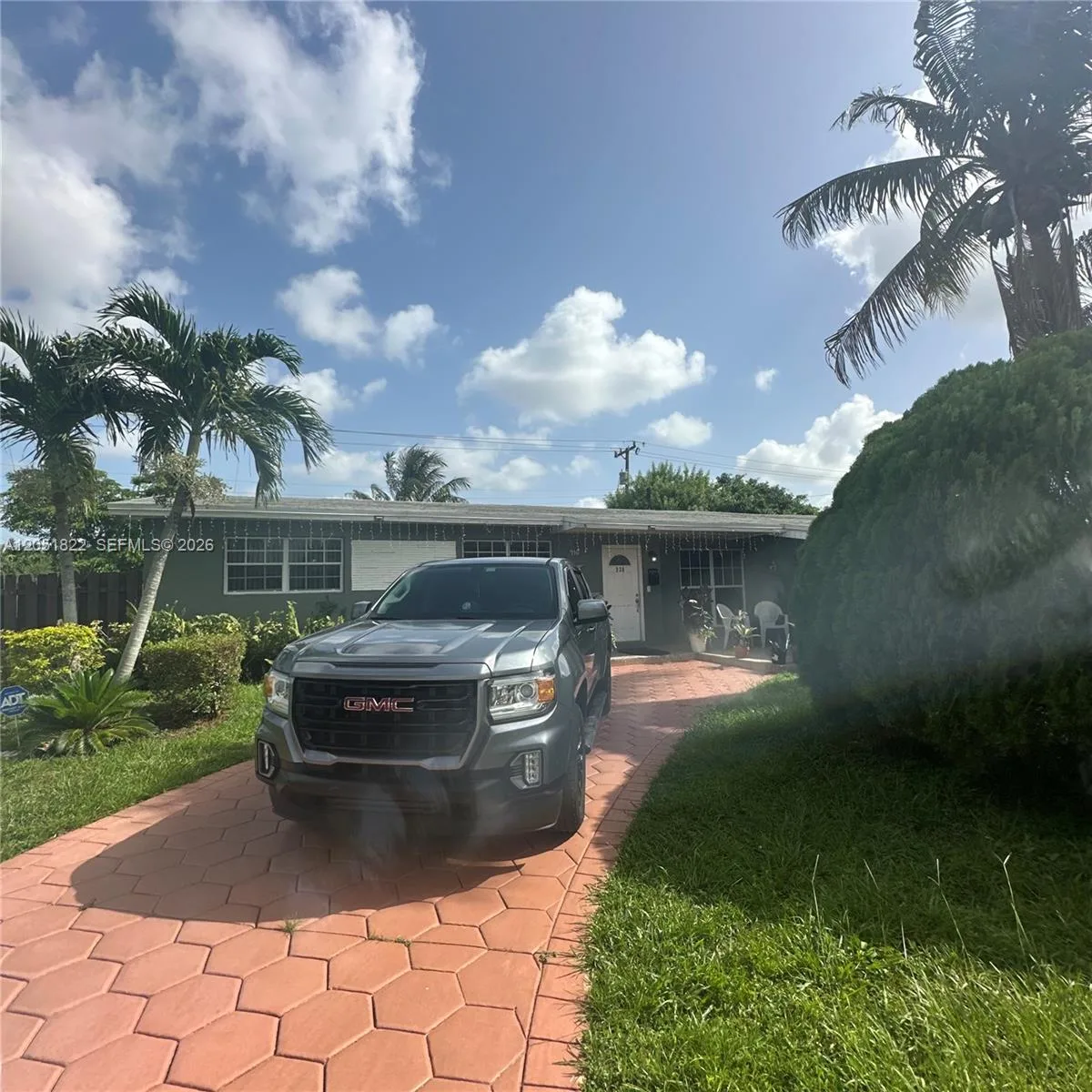 930 NW 180th Ter, Miami Gardens, FL 33169 photo 2