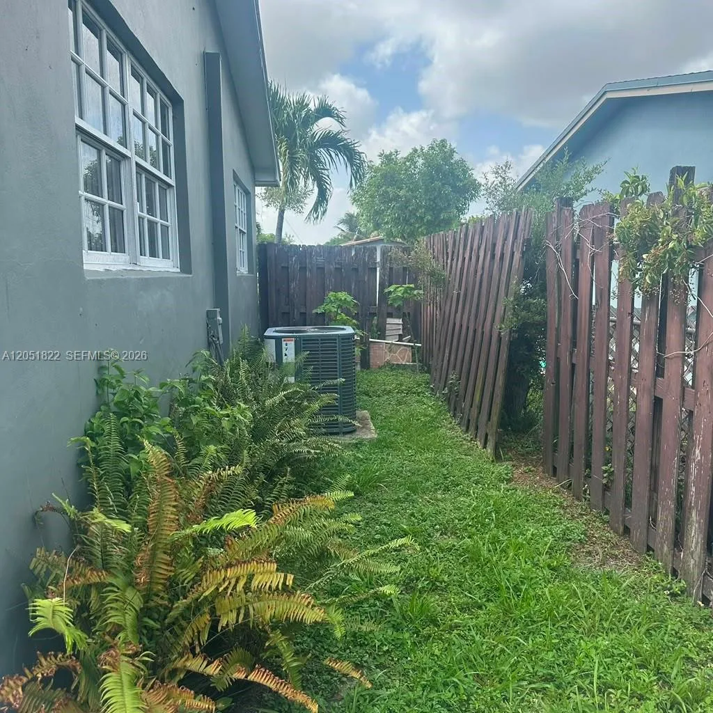 930 NW 180th Ter, Miami Gardens, FL 33169 photo 8