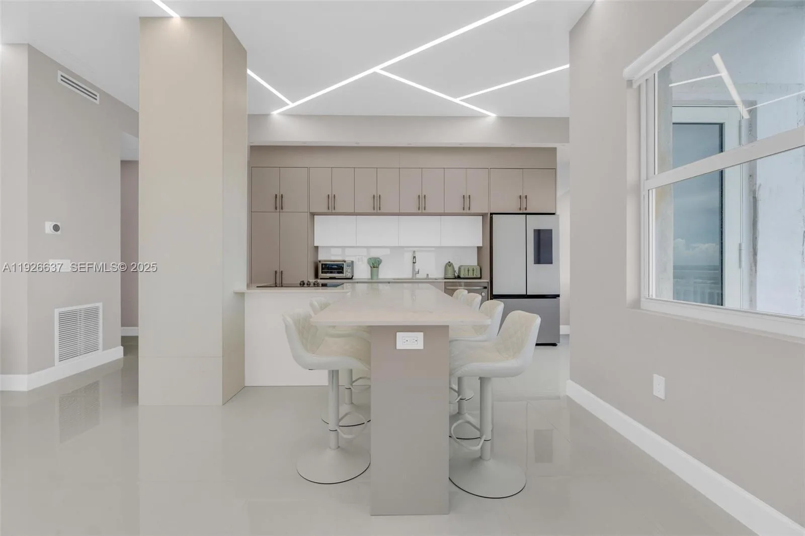 18011 Biscayne Blvd # PH04, Aventura, FL 33160