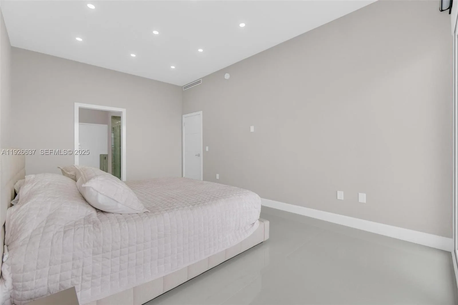 18011 Biscayne Blvd # PH04, Aventura, FL 33160 photo 12