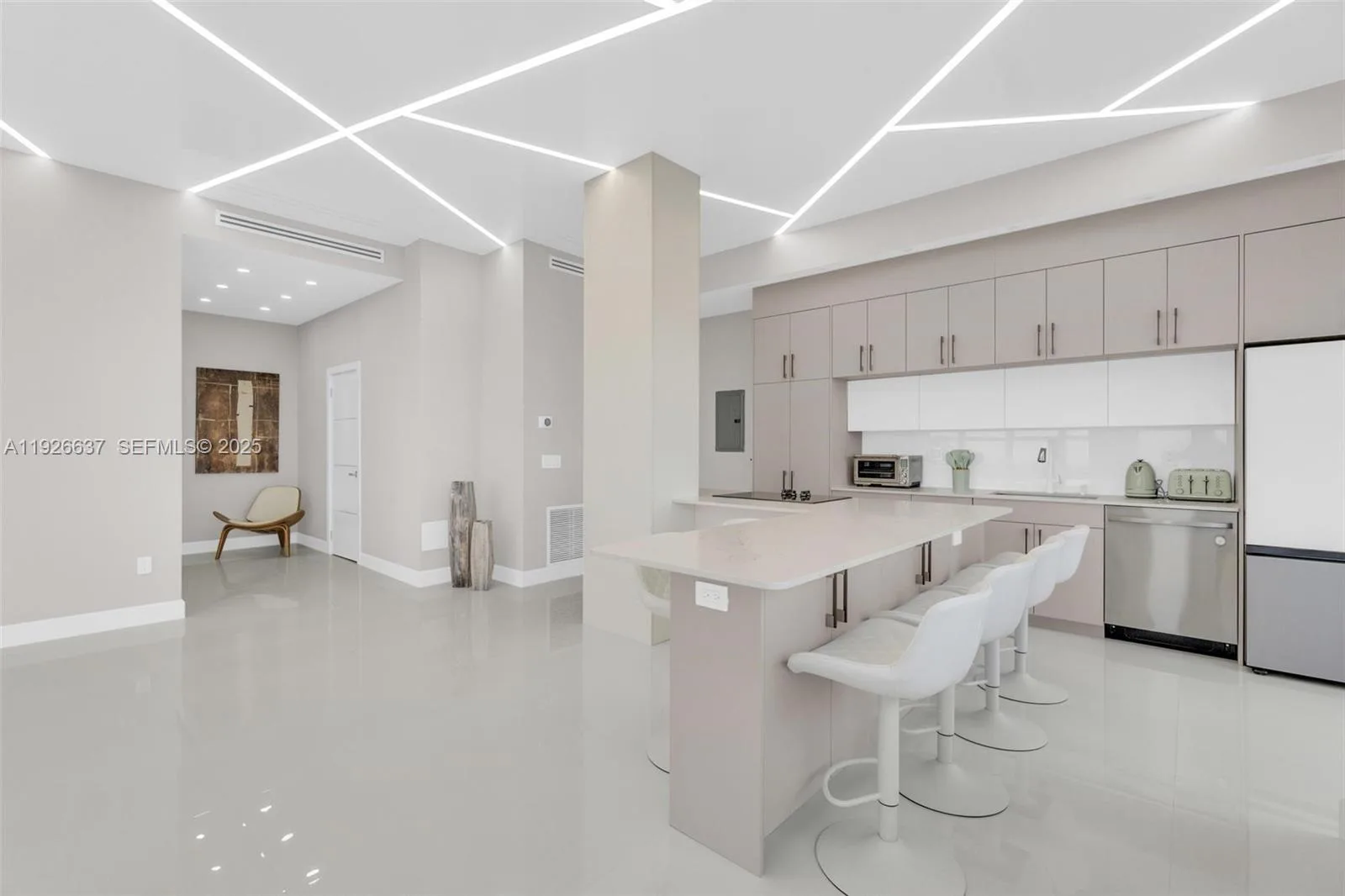 18011 Biscayne Blvd # PH04, Aventura, FL 33160 photo 7