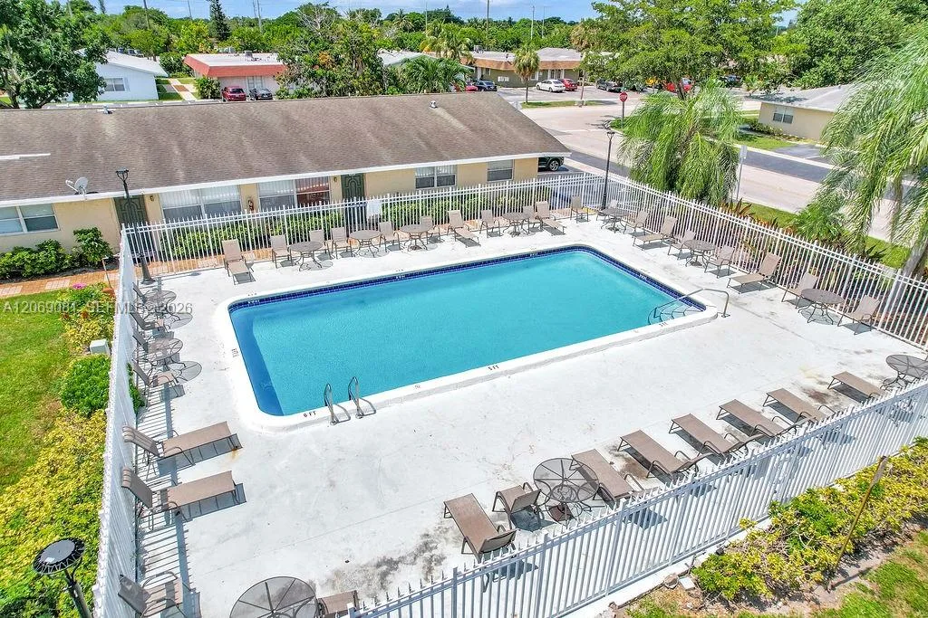 6953 SW 7th St, Margate, FL 33068 photo 5