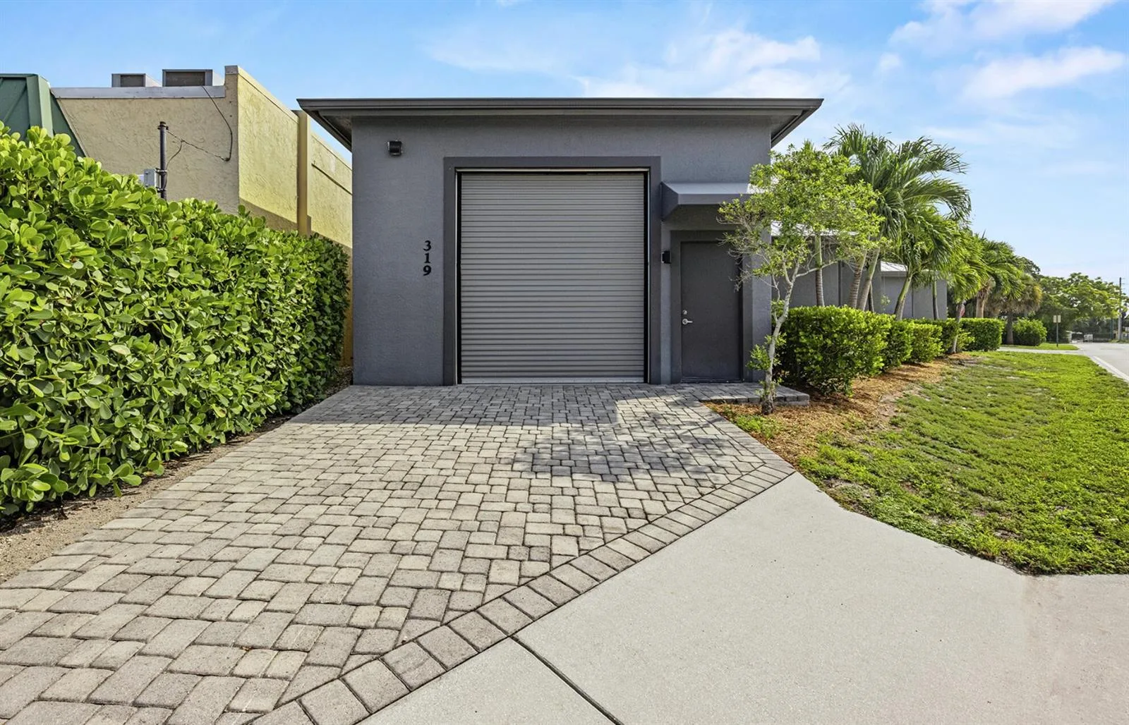 319 SE Florida Street, Stuart, FL 34994 photo 2