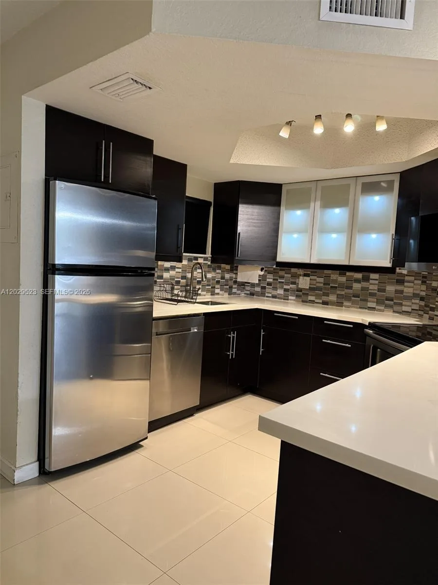 8225 Lake Dr # 107, Doral, FL 33166