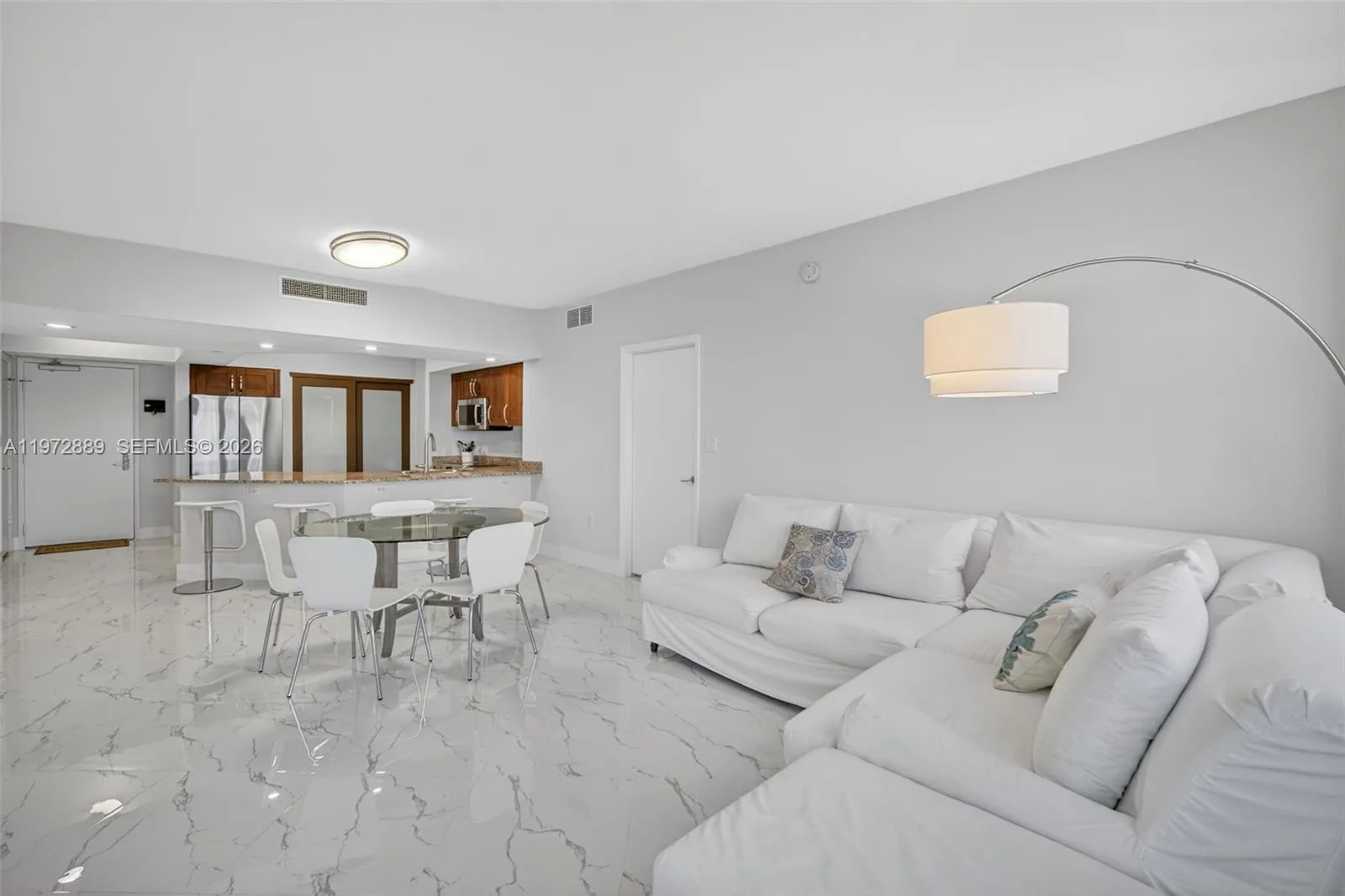 20000 E Country Club Dr # 714, Aventura, FL 33180 photo 2
