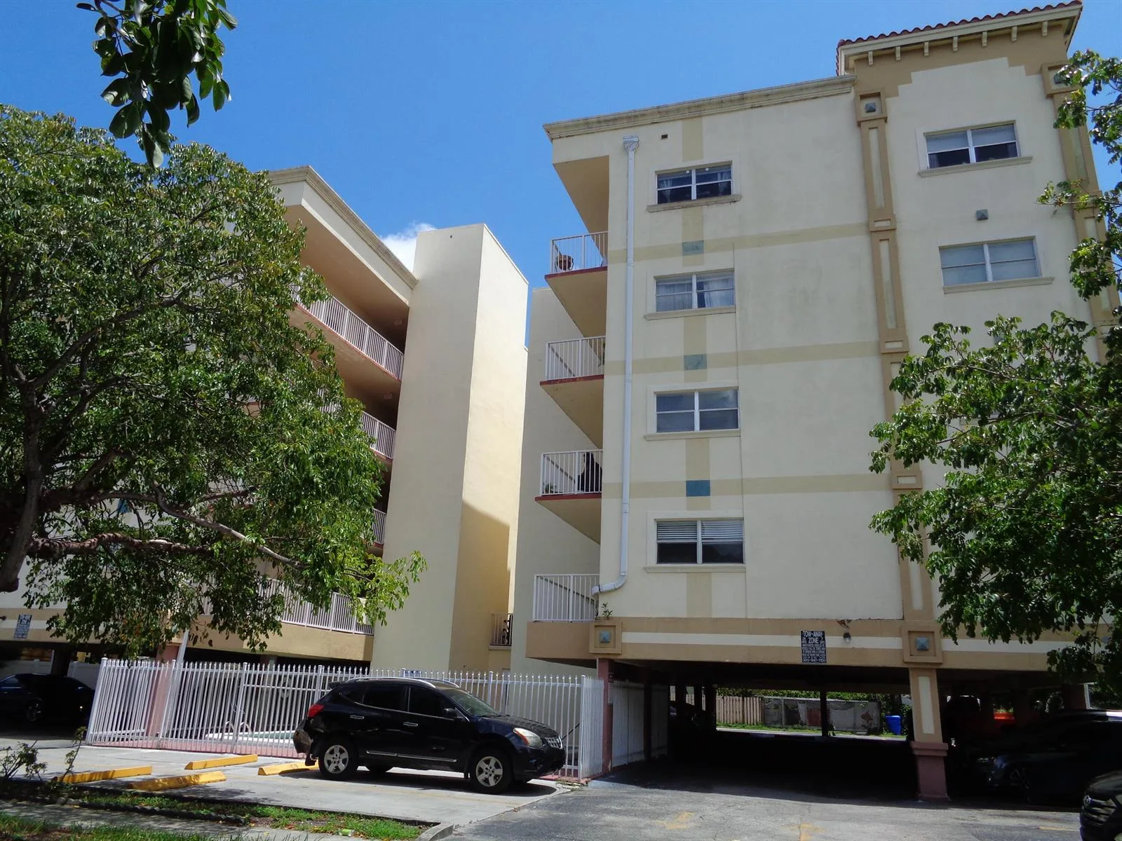 2008 Jackson Street # E9, Hollywood, FL 33020