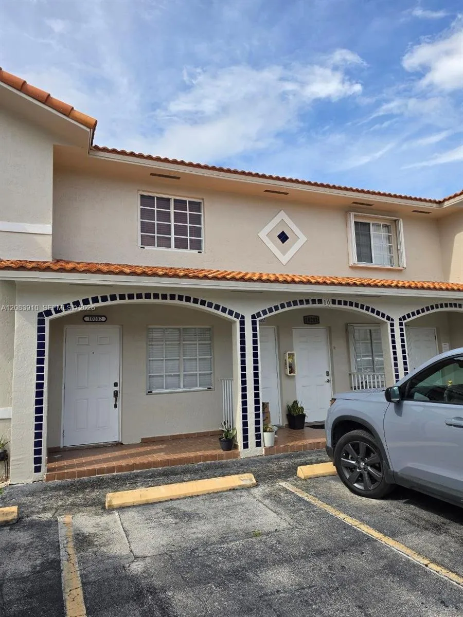 10101 W Okeechobee Rd # 10-202, Hialeah Gardens, FL 33016