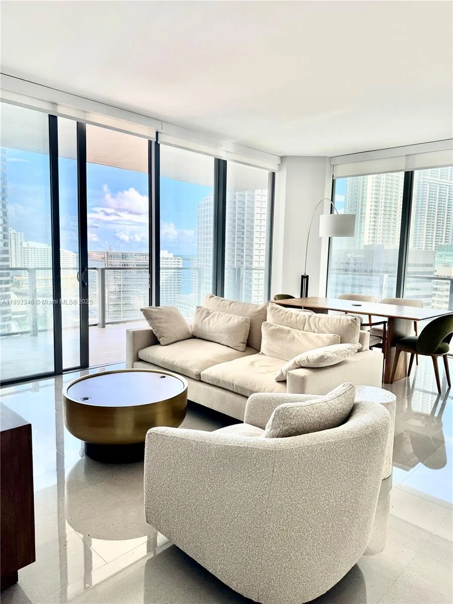 68 SE 6th St # 1501, Miami, FL 33131 photo 11