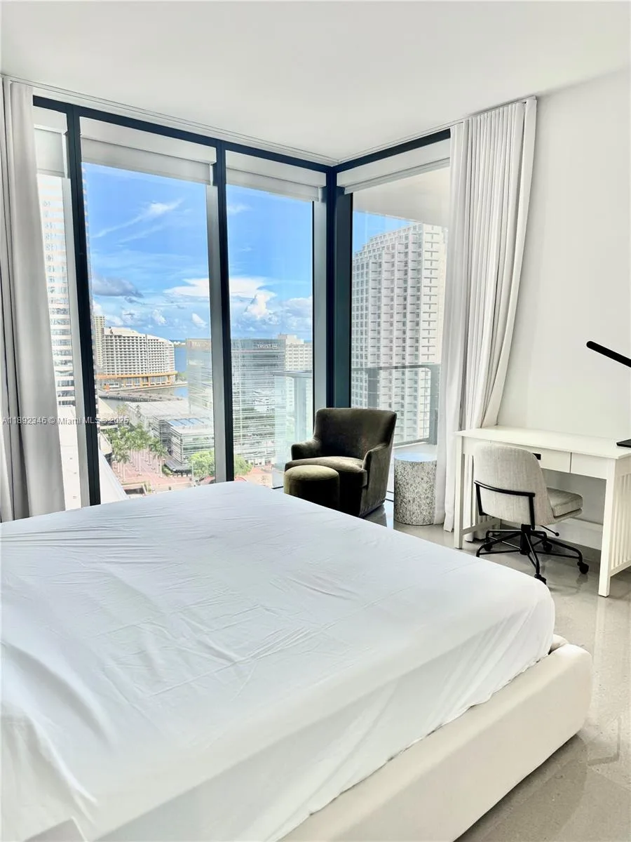 68 SE 6th St # 1501, Miami, FL 33131 photo 13