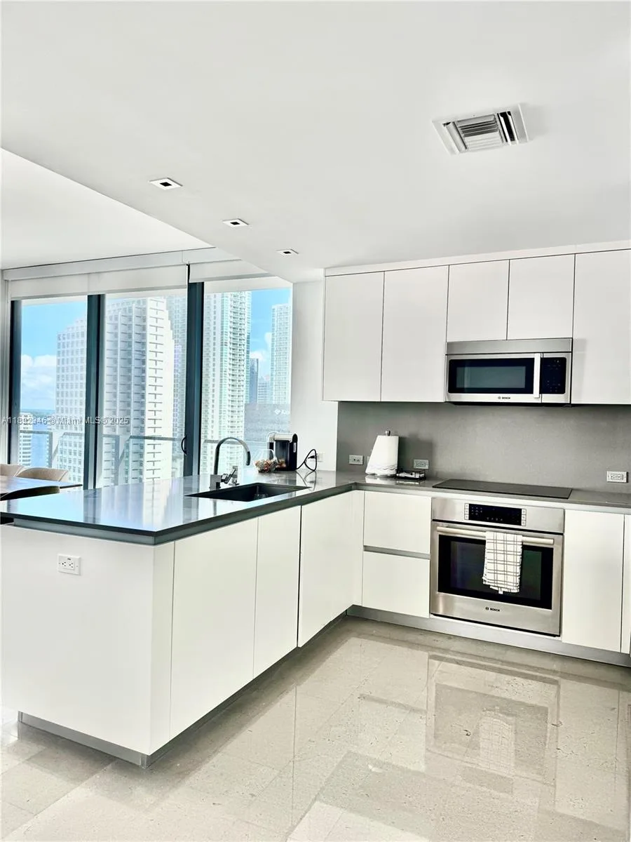 68 SE 6th St # 1501, Miami, FL 33131 photo 2