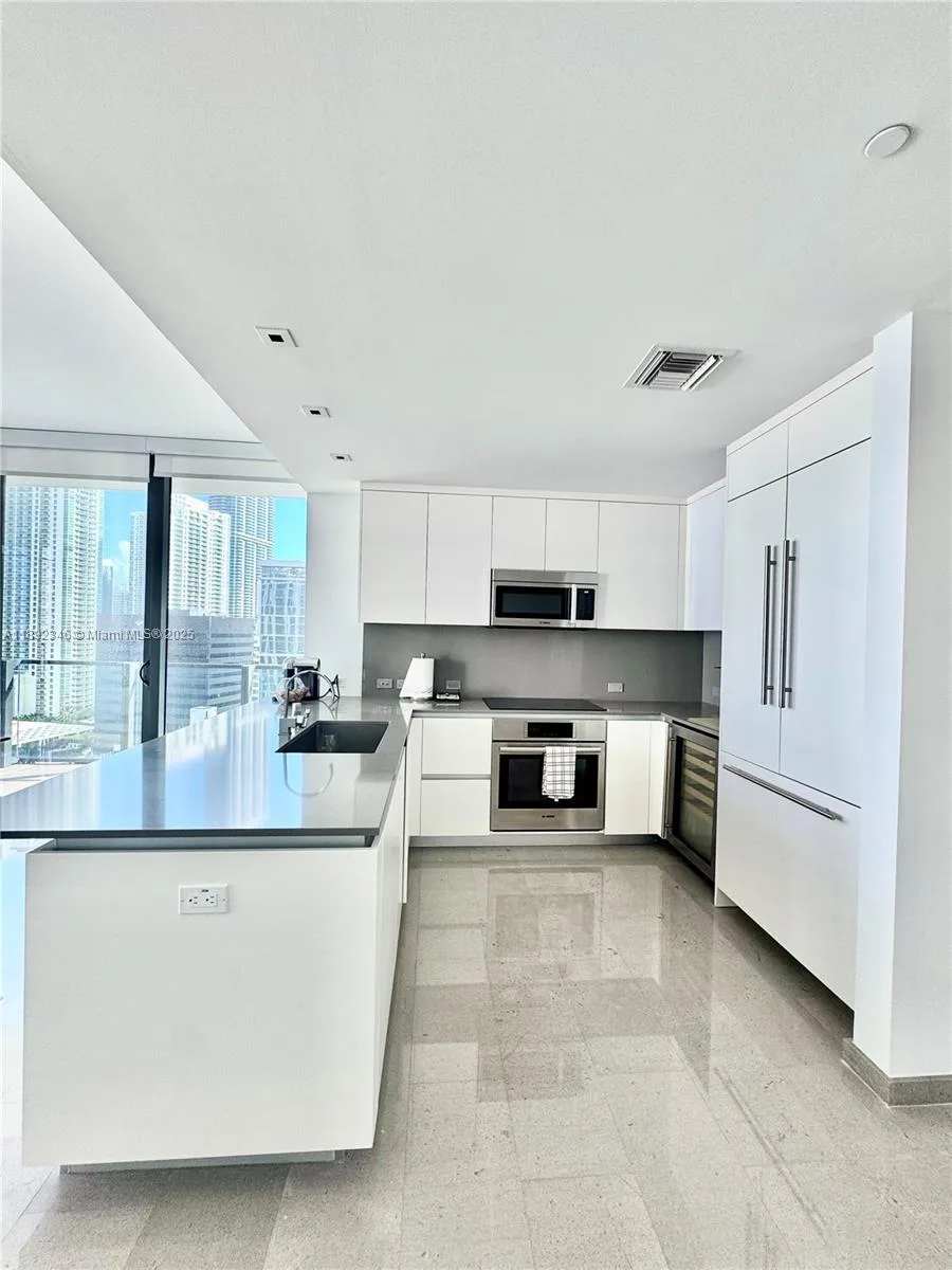 68 SE 6th St # 1501, Miami, FL 33131 photo 3