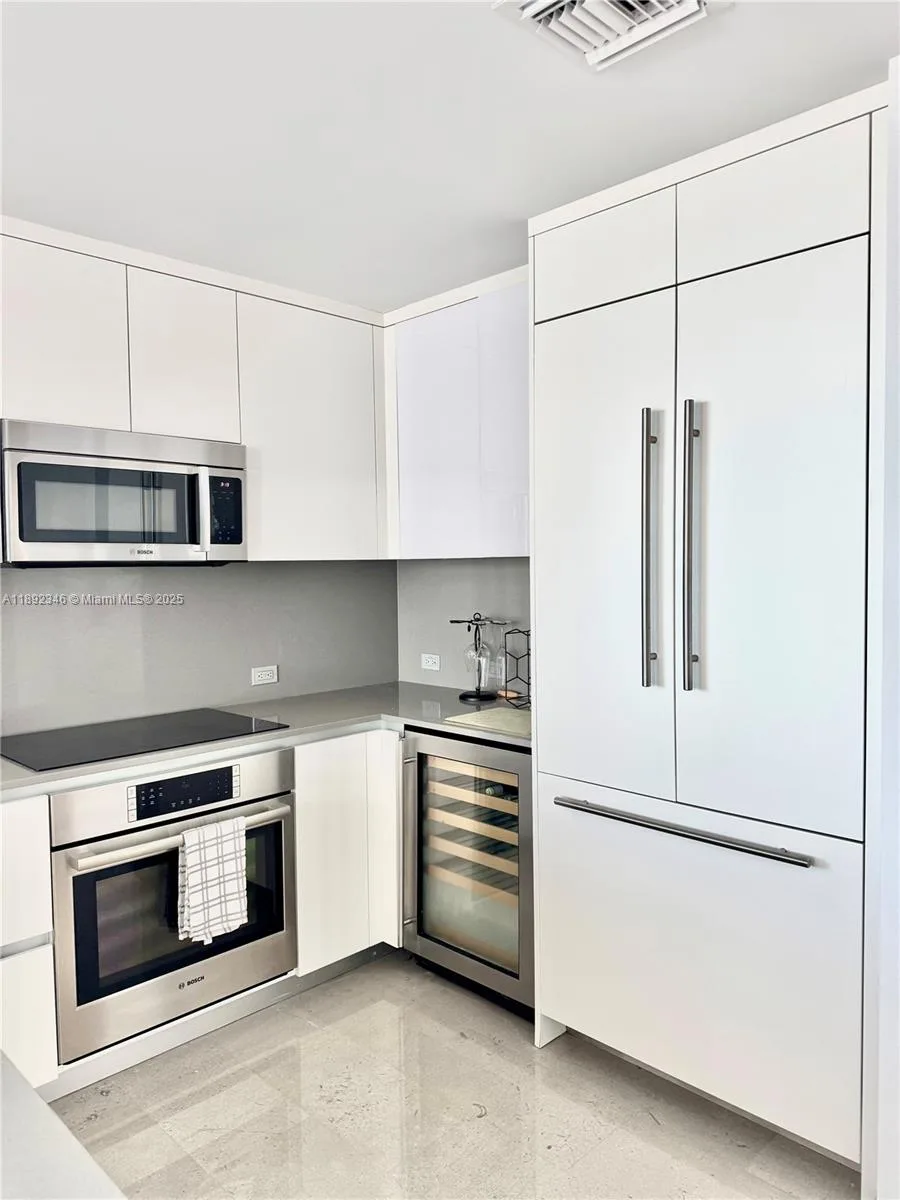 68 SE 6th St # 1501, Miami, FL 33131 photo 5