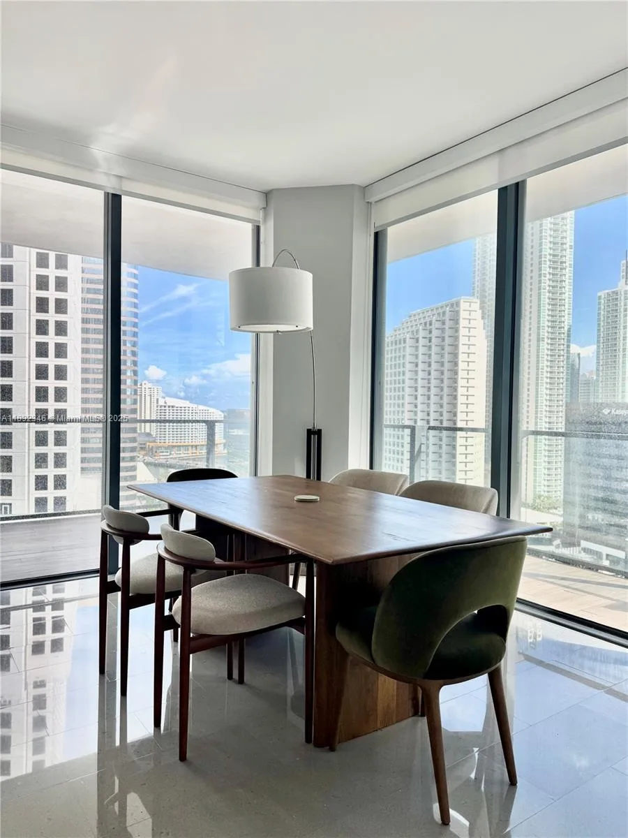 68 SE 6th St # 1501, Miami, FL 33131 photo 7