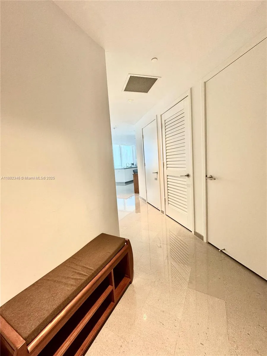 68 SE 6th St # 1501, Miami, FL 33131 photo 9