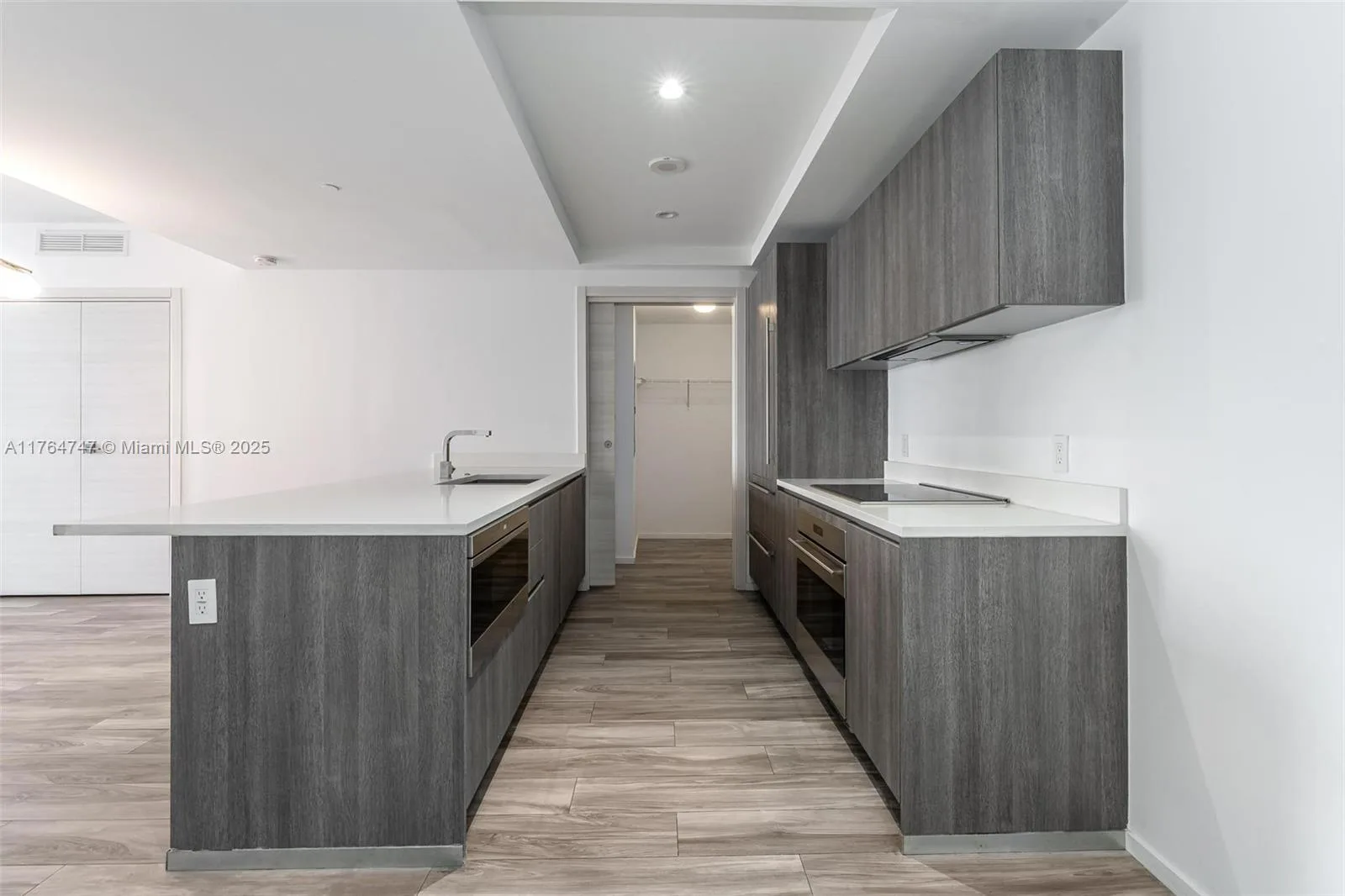 801 S Miami Ave # 3110, Miami, FL 33130 photo 9