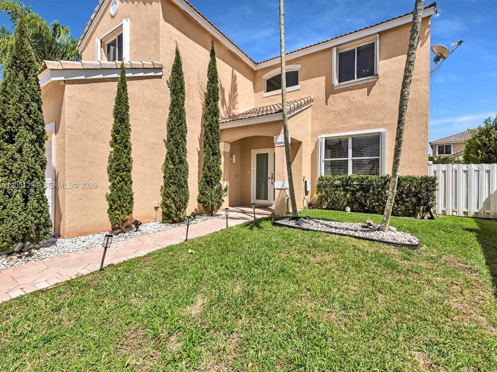 1042 Thistle Creek Ct, Weston, FL 33327