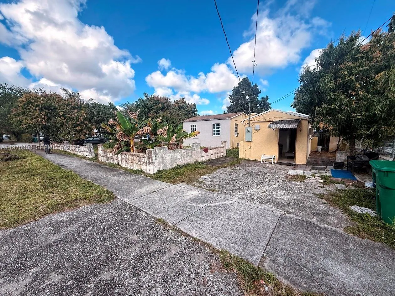 1086 NW 101st St, Miami, FL 33150 photo 4
