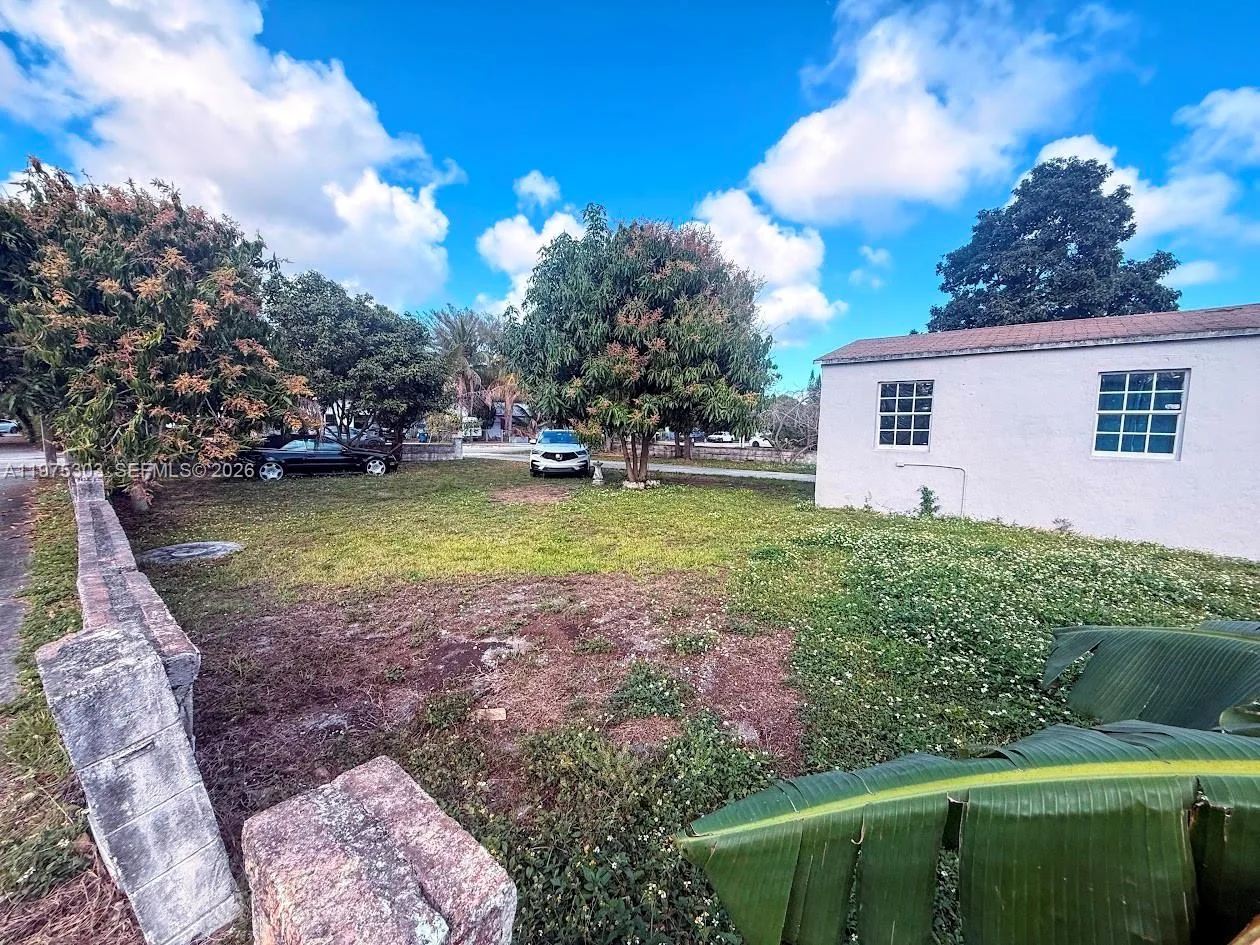 1086 NW 101st St, Miami, FL 33150 photo 5