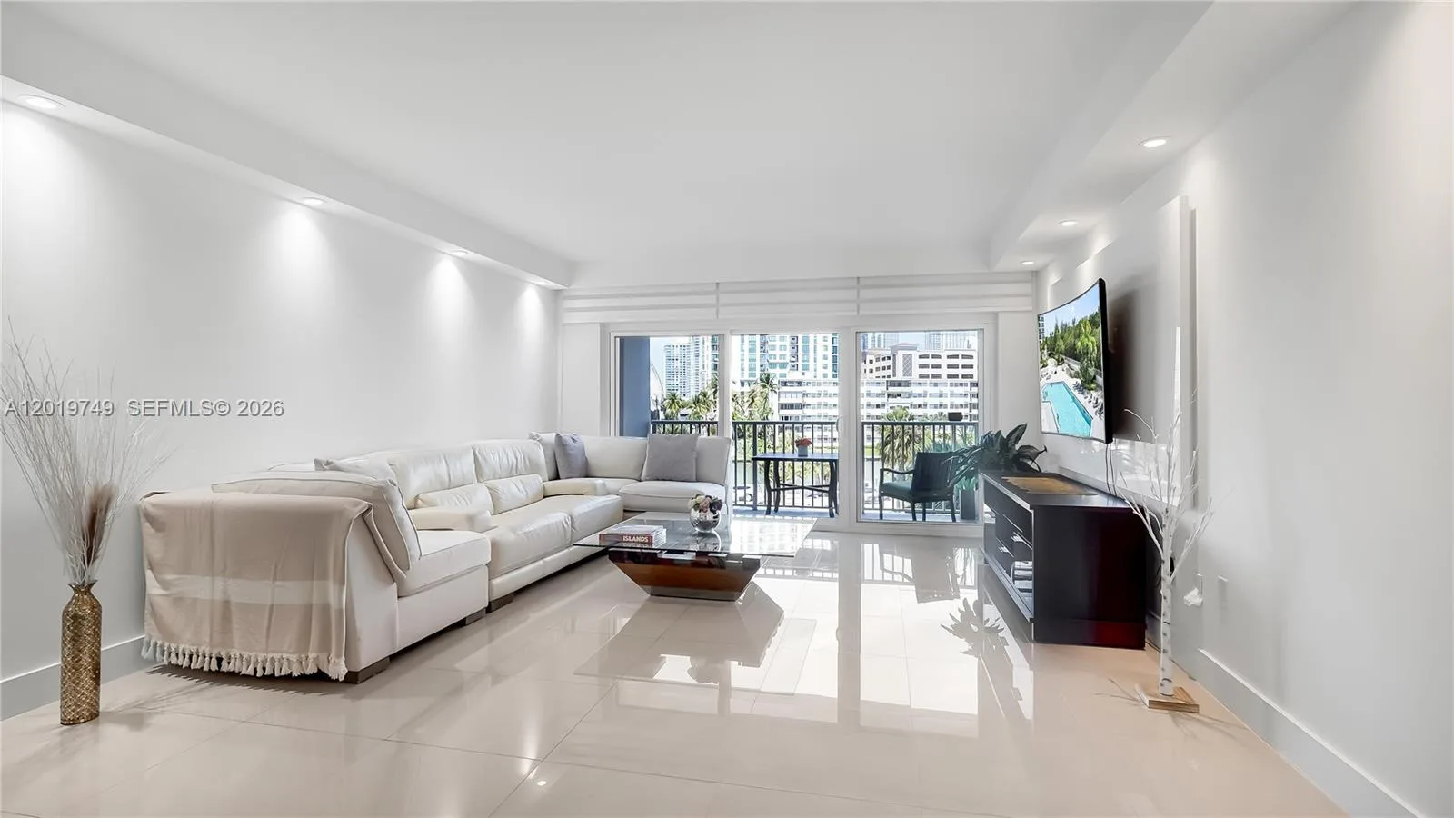 300 Bayview Dr # 307, Sunny Isles Beach, FL 33160 photo 6
