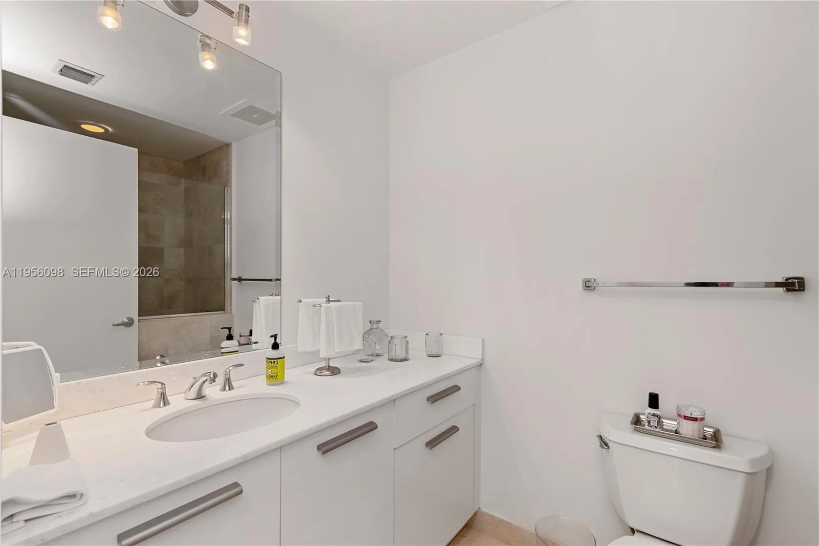 1060 Brickell Ave # 2207, Miami, FL 33131 photo 10