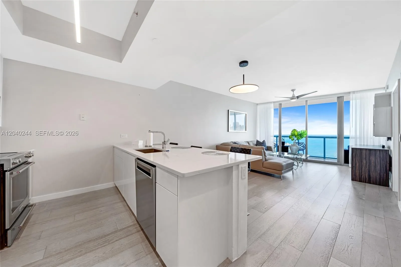 888 Biscayne Blvd # 3907, Miami, FL 33132 photo 4