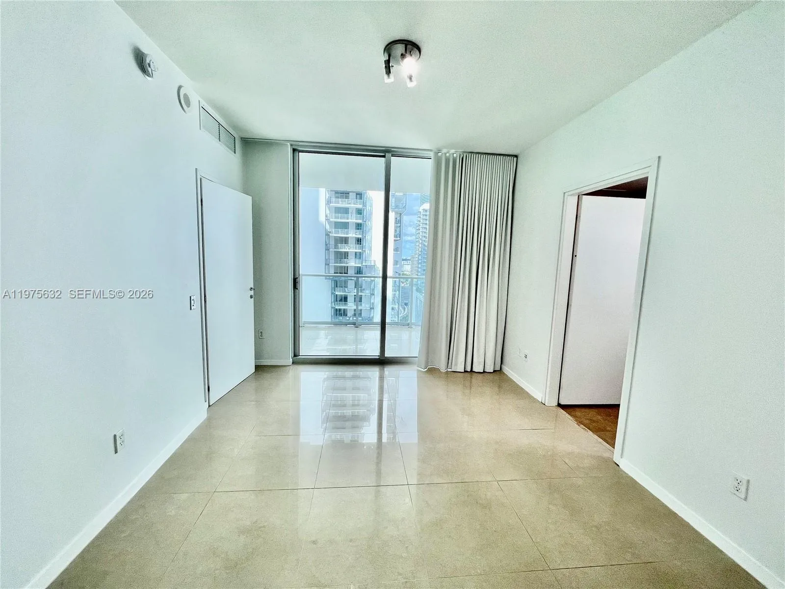 300 S Biscayne Blvd # 3011, Miami, FL 33131 photo 11