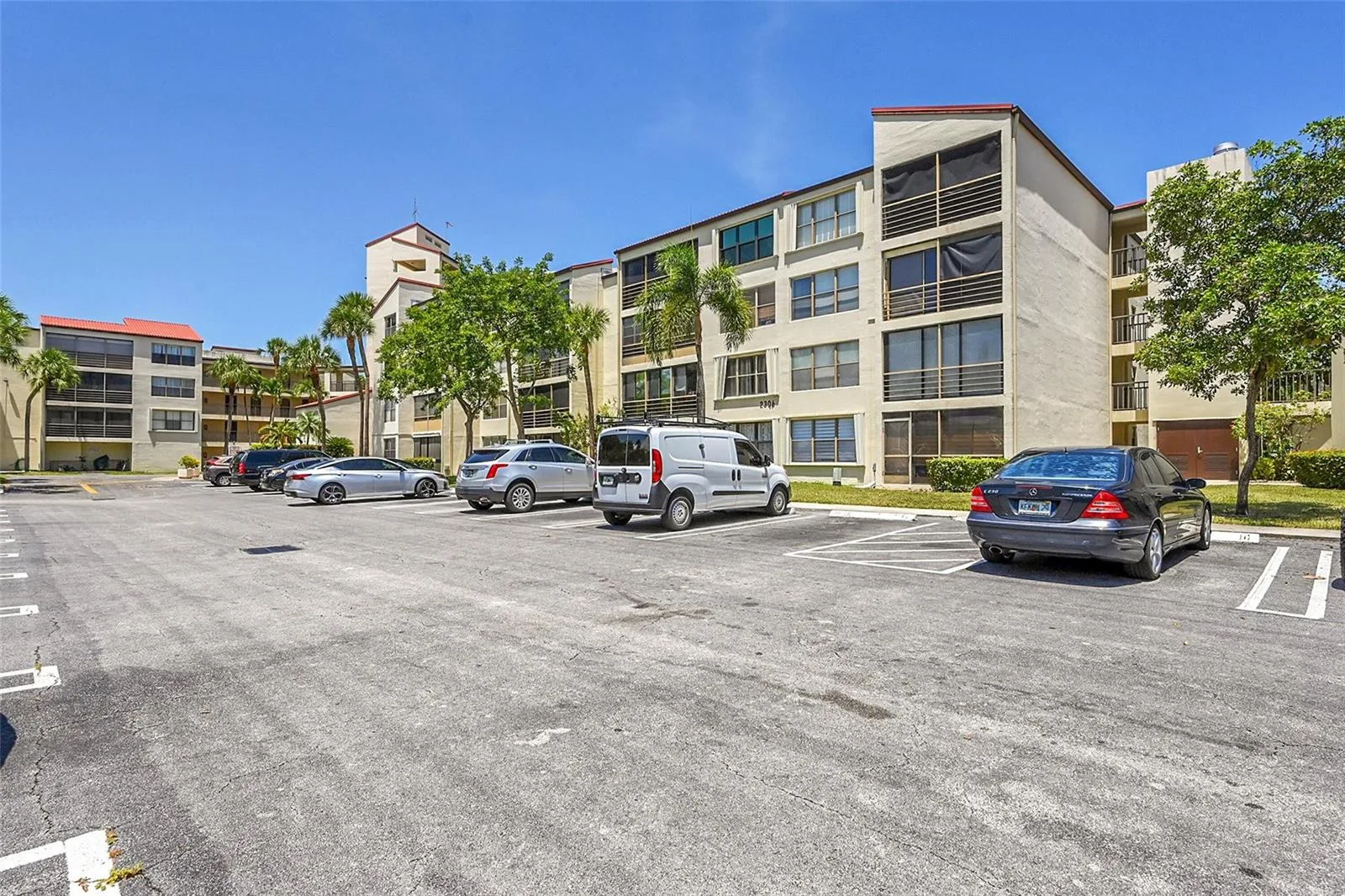 2304 S CYPRESS BEND Drive # 512, Pompano Beach, FL 33069