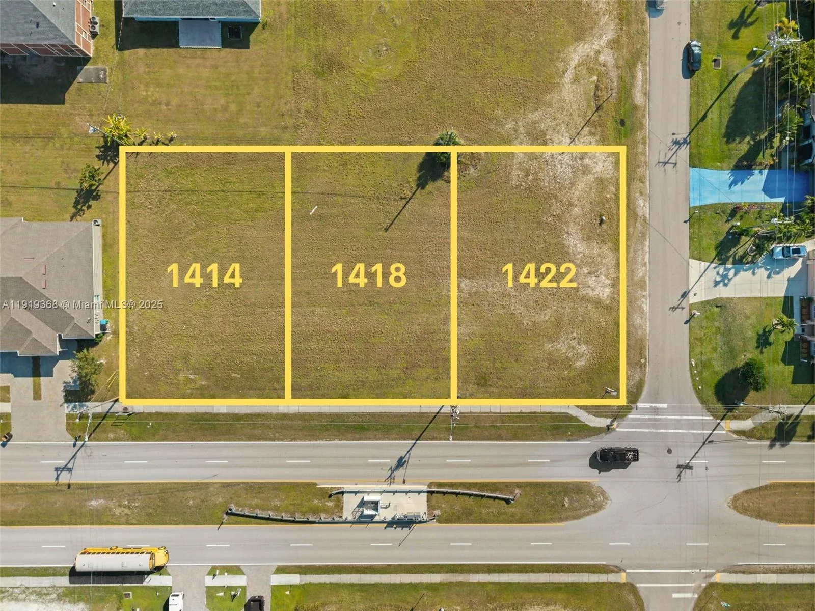 1422 SW Trafalger PKWY, Cape Coral, FL 33991 photo 2