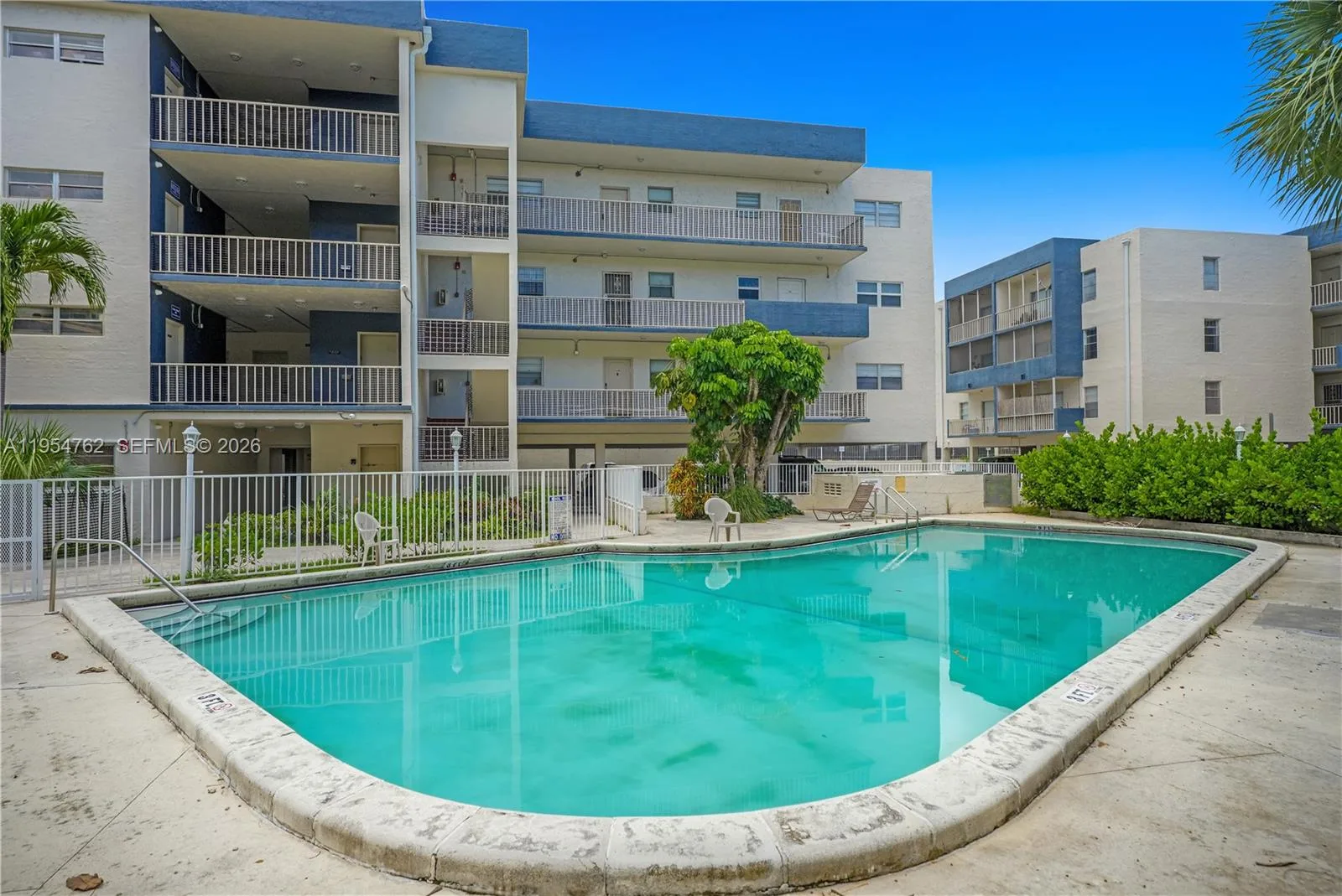 16750 NE 10th Ave # 214, North Miami Beach, FL 33162 photo 2